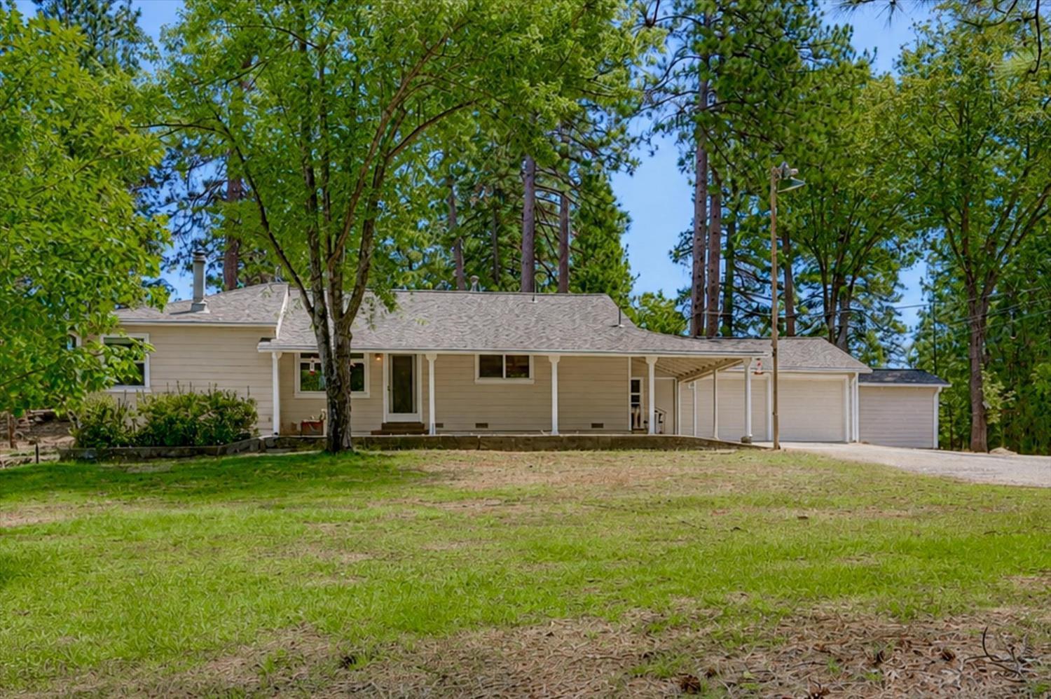 Hidden Valley Rd, Grass Valley, CA 95949