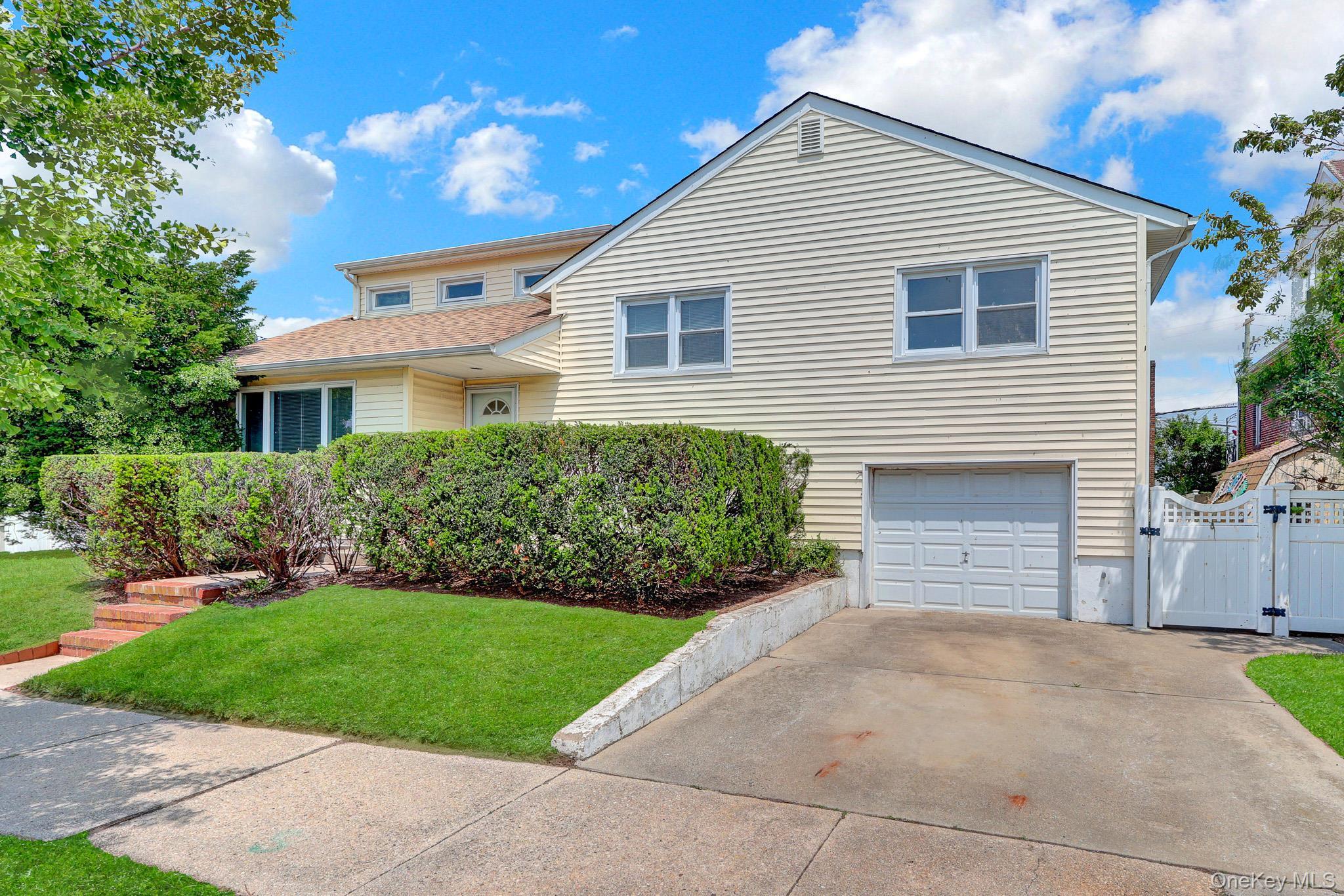 E State St, Long Beach, NY 11561