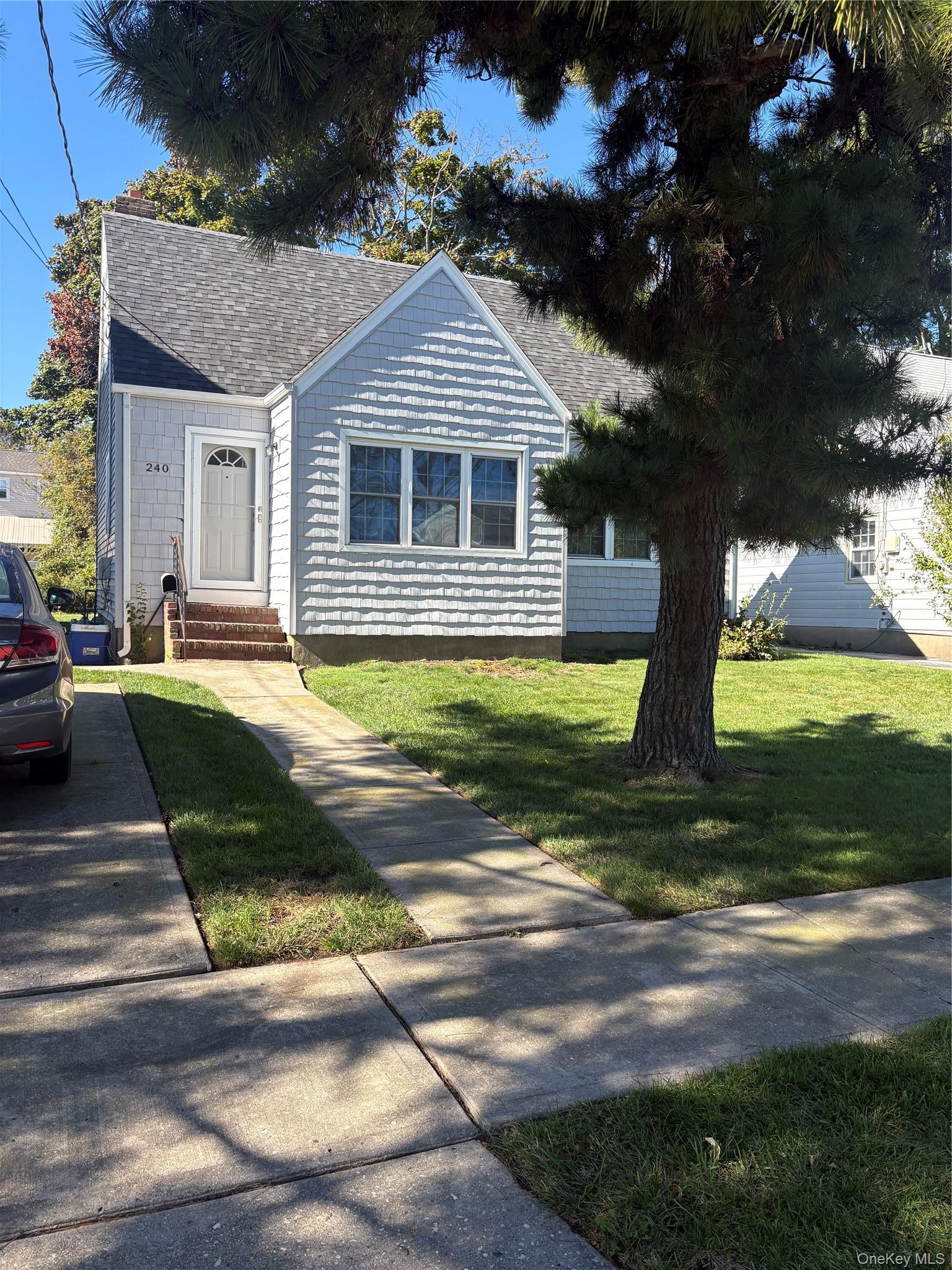 Roosevelt Ave, Freeport, NY 11520