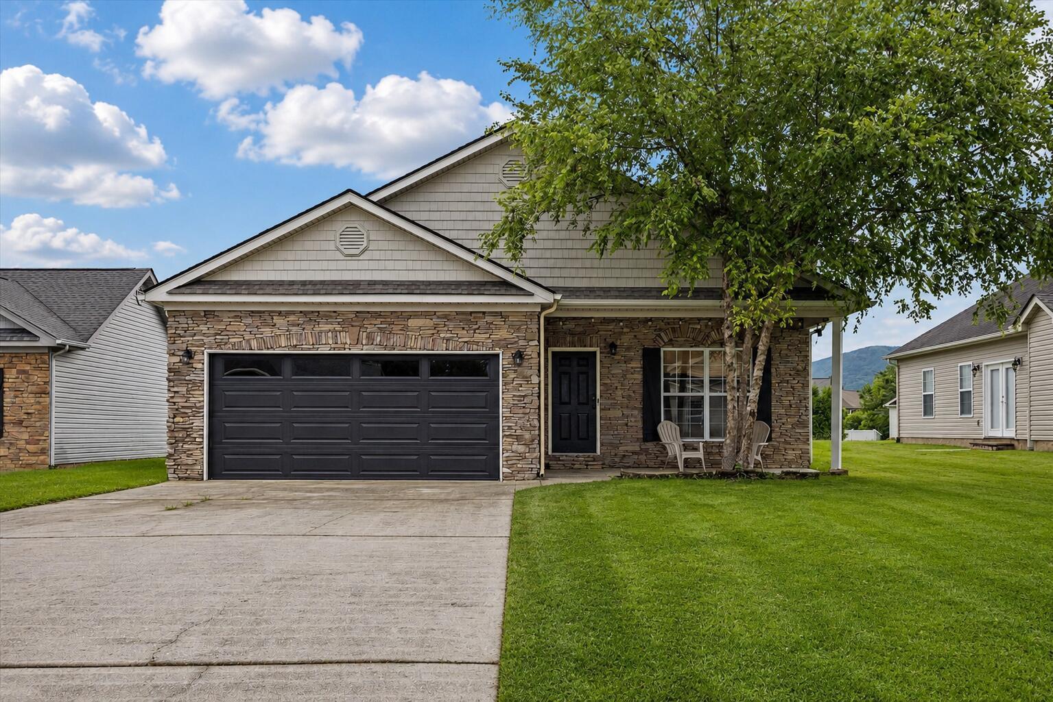 Bluegill Cir, Ooltewah, TN 37363