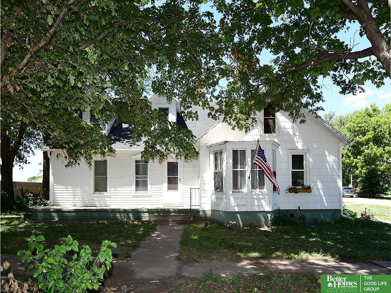5th St, Shelton, NE 68876