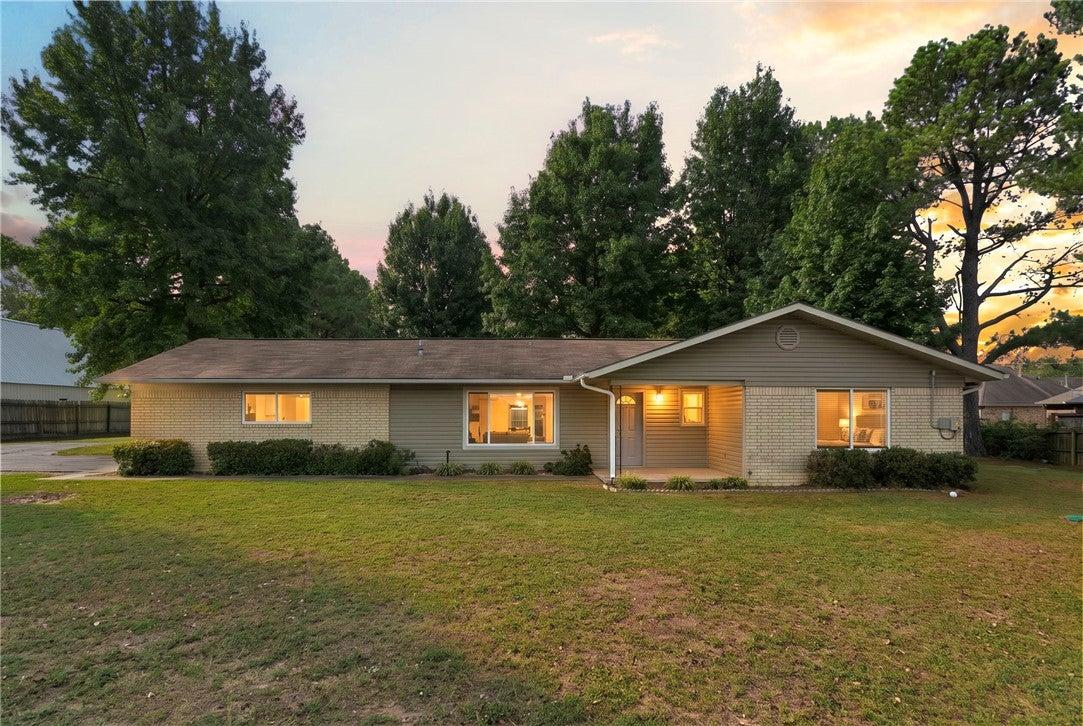 W Morris Ave, Springdale, AR 72764