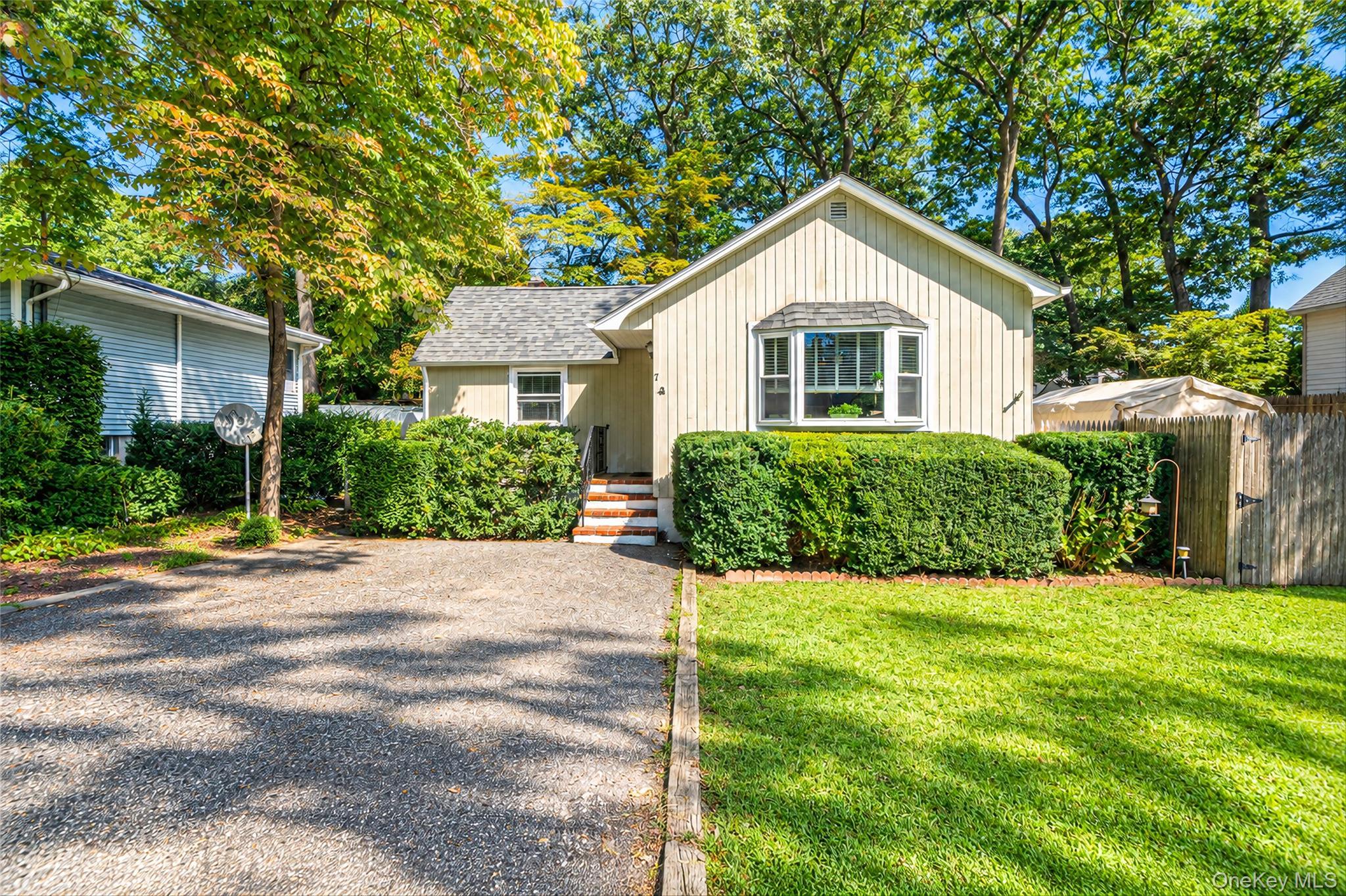 Beacon Dr, Sound Beach, NY 11789