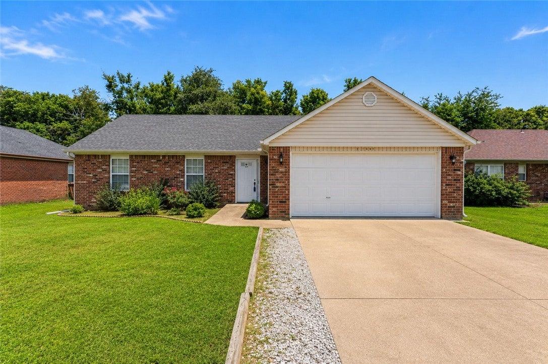 Highland Dr, Springdale, AR 72764