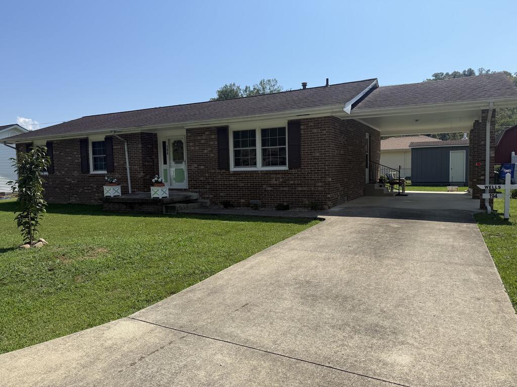 Wallen Dr, Van Lear, KY 41265