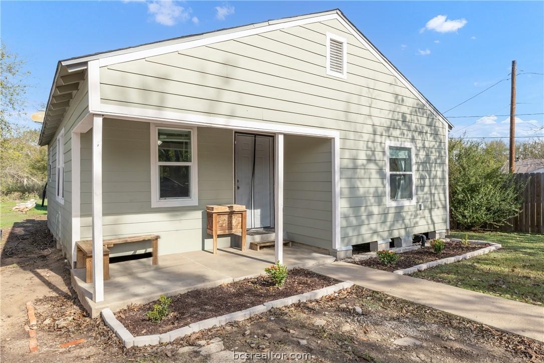 Una Ave, Bryan, TX 77803
