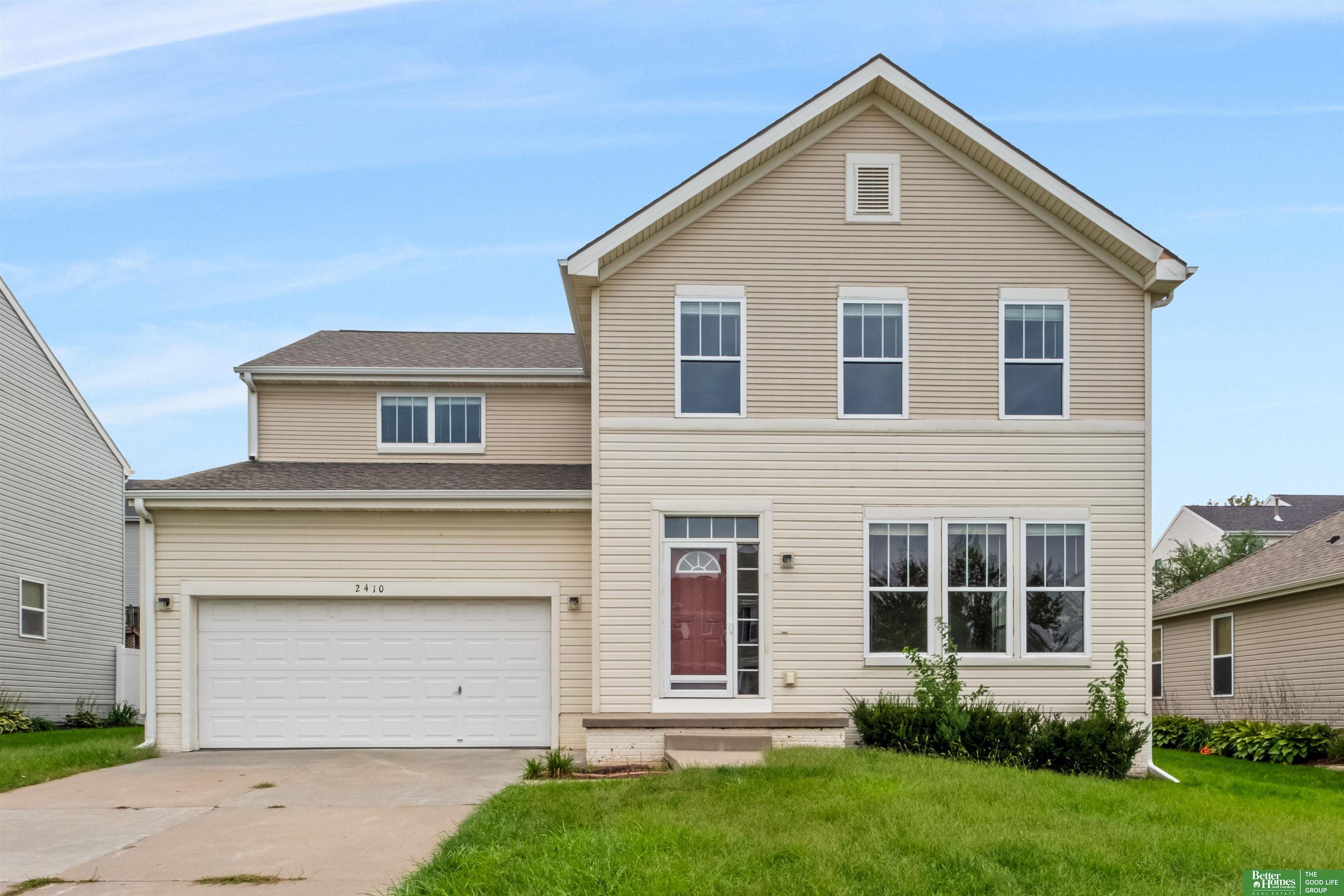 S River Rock Dr, Papillion, NE 68046