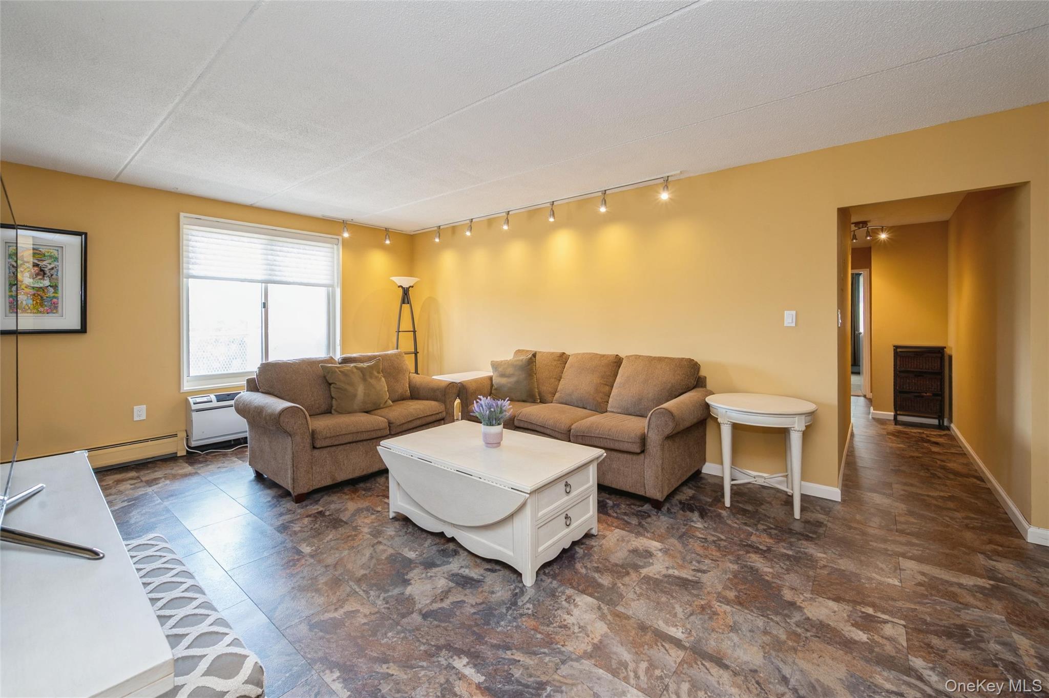 Post Ave, Westbury, NY 11590