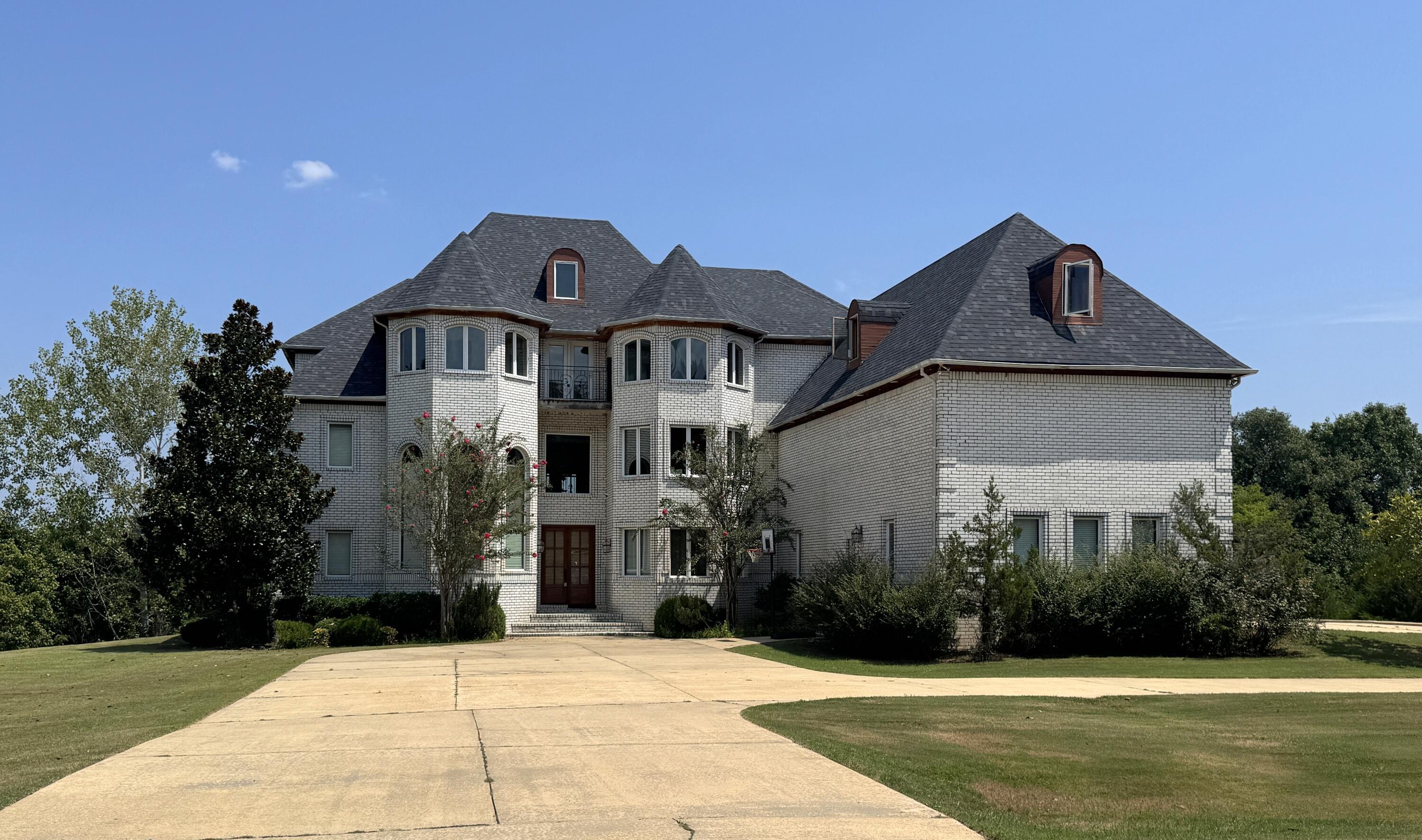 Ridgelake Dr, Tupelo, MS 38801