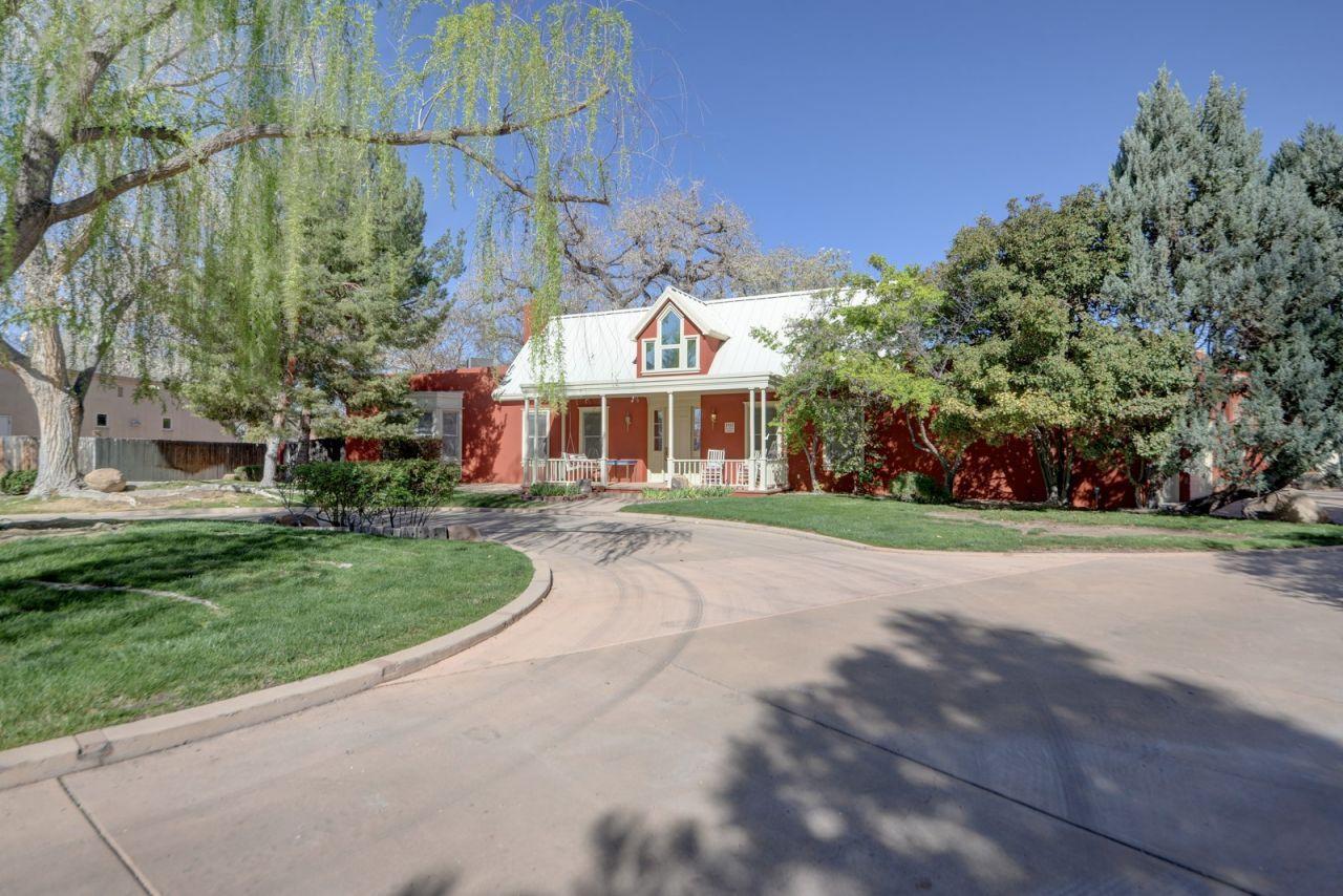 Los Nietos Ct Nw, Los Ranchos, NM 87107