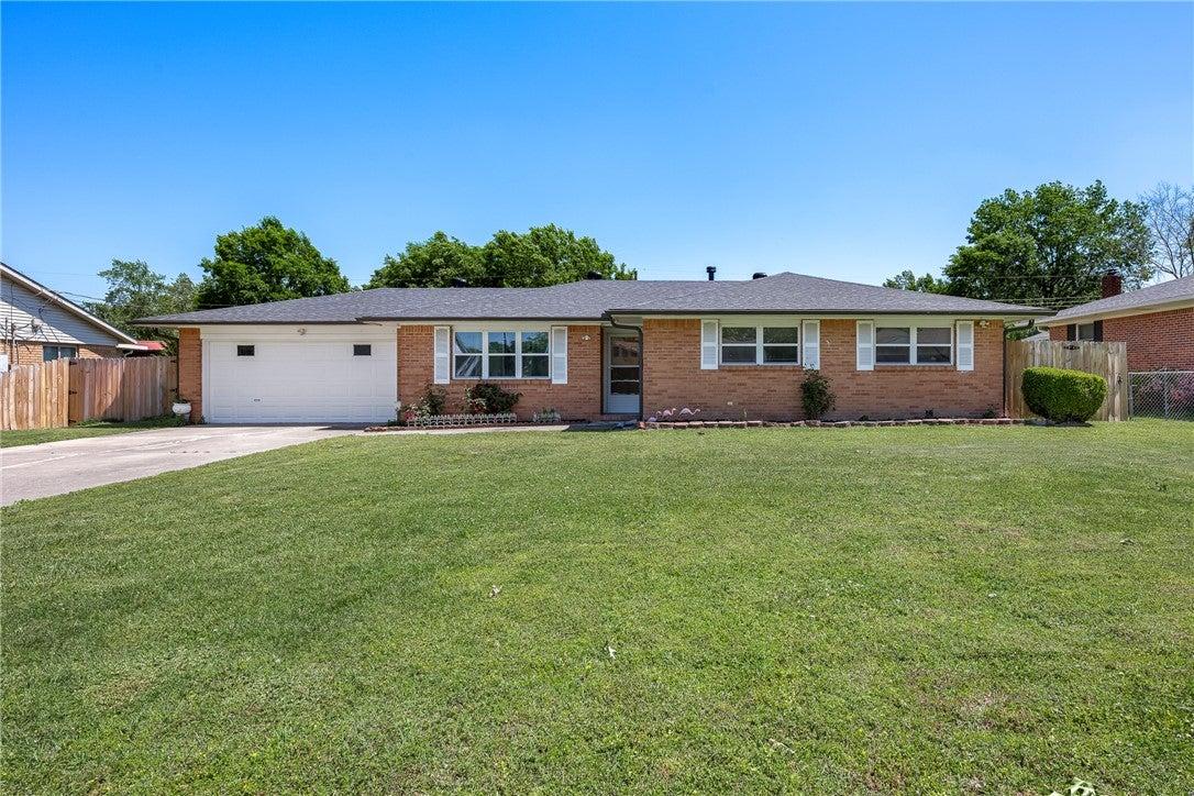 Janet St, Springdale, AR 72762