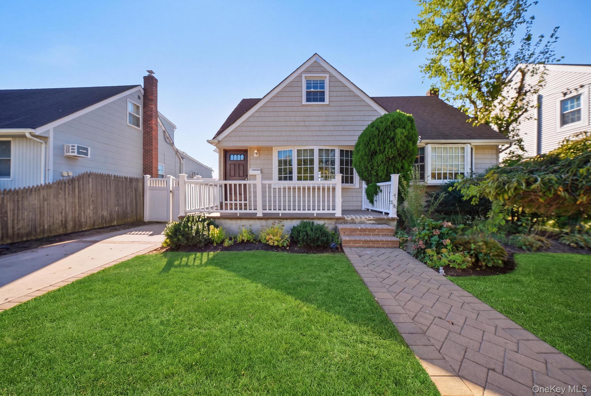 W Market St, Long Beach, NY 11561