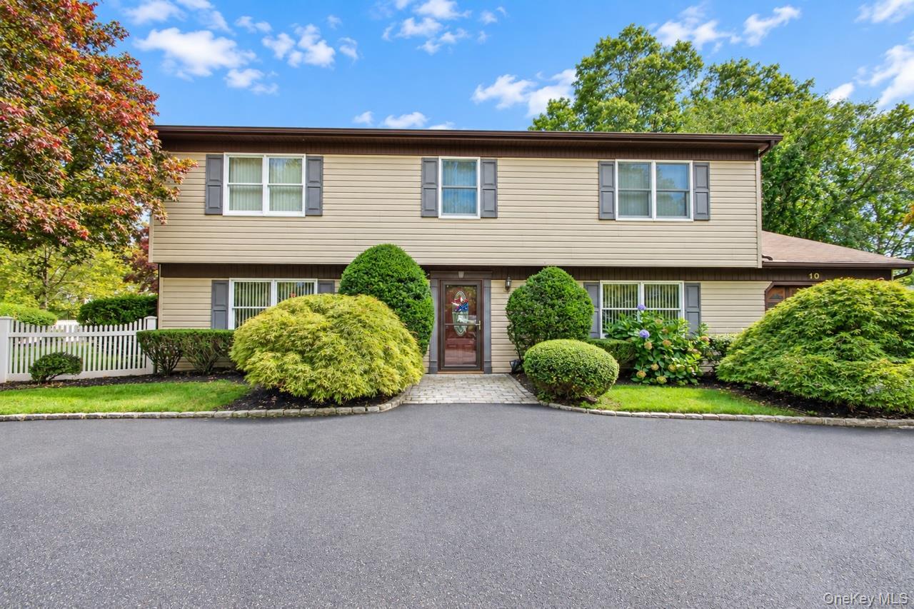 Marblestone Ln, South Setauket, NY 11720