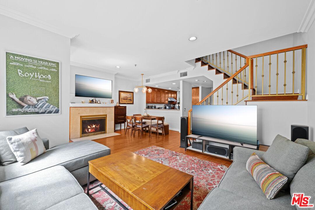 S Norton Ave, Los Angeles, CA 90019