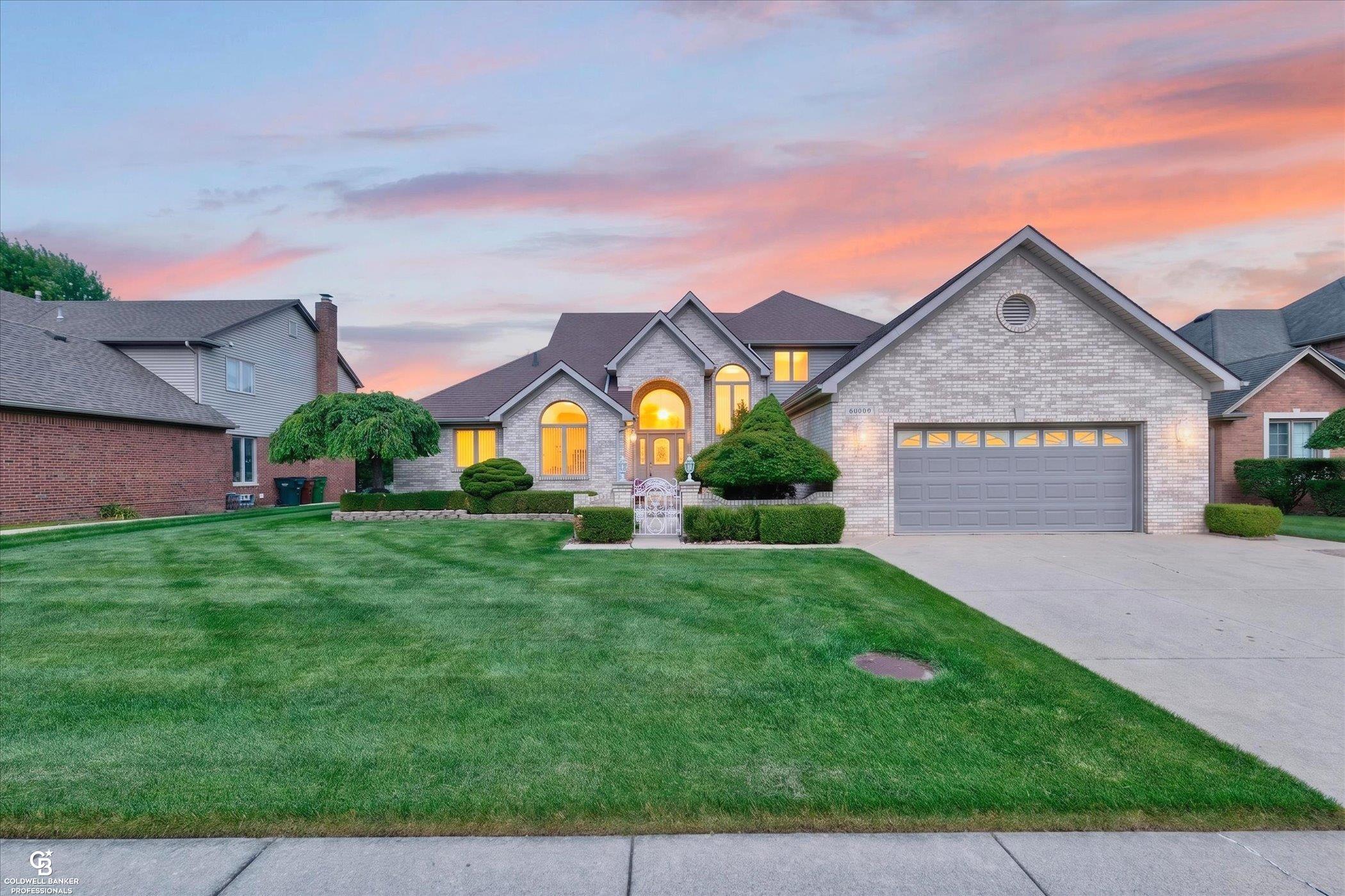 Glen Pointe Dr, Shelby Township, MI 48315