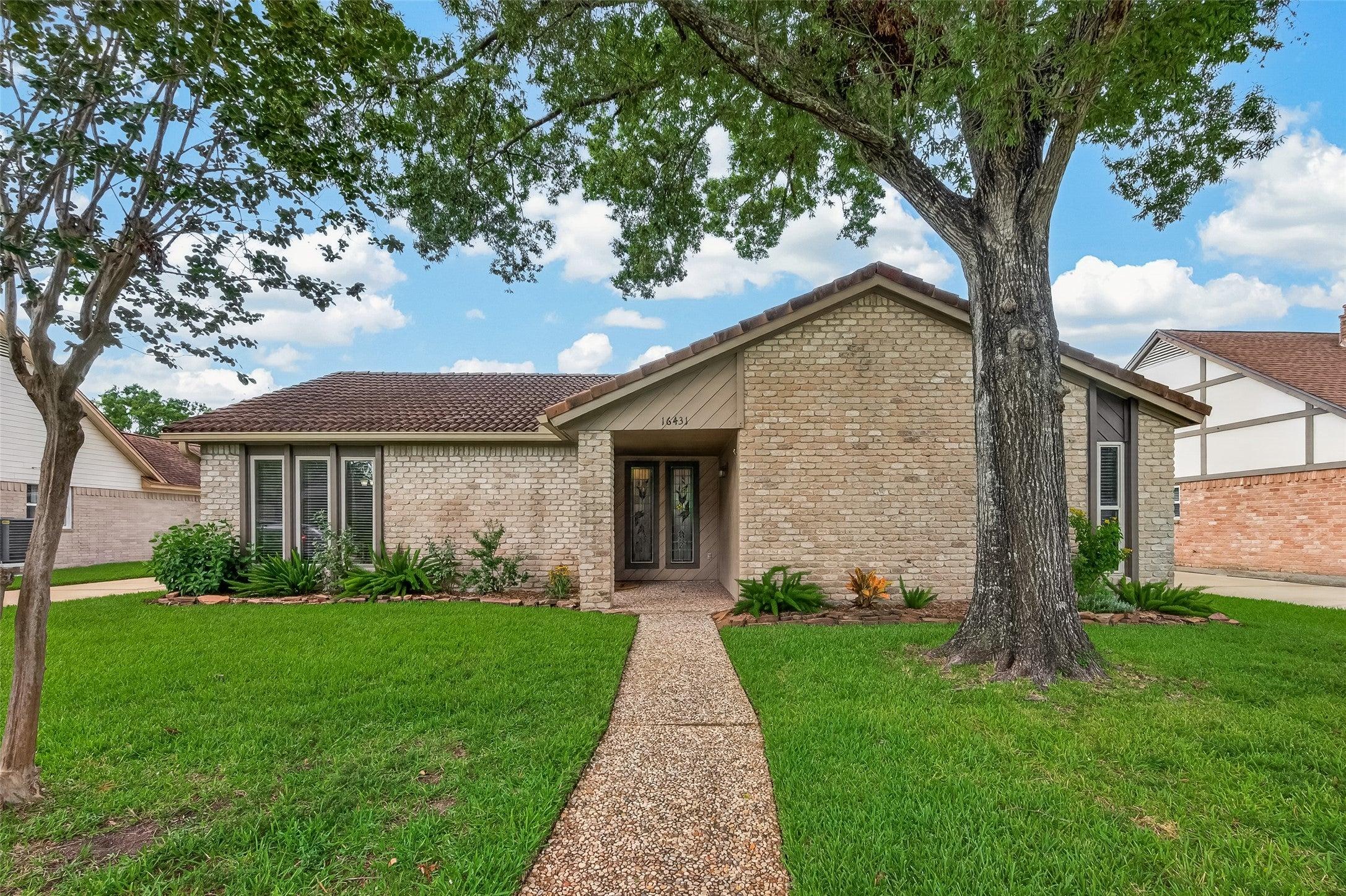 Larkfield Dr, Houston, TX 77059
