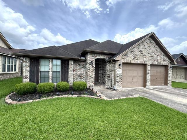 Nicole Ln, Beaumont, TX 77713