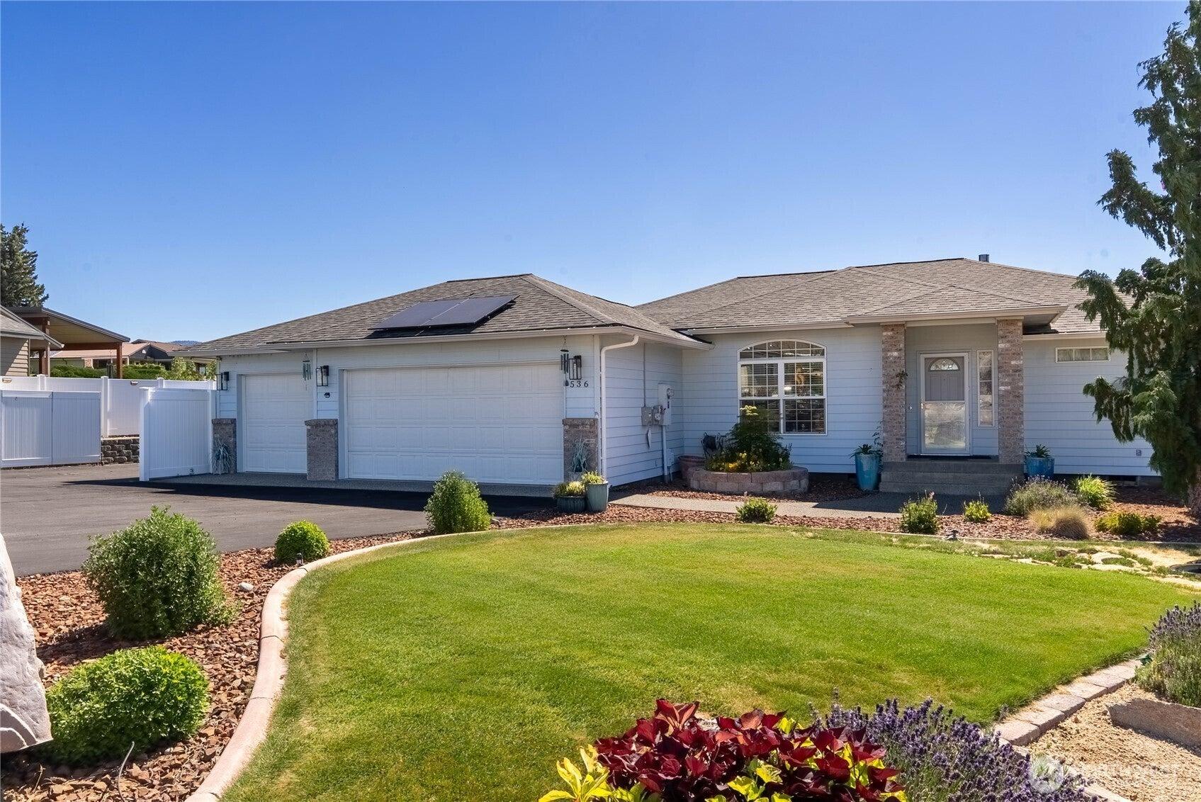 Hillcrest Circle Dr, Omak, WA 98841