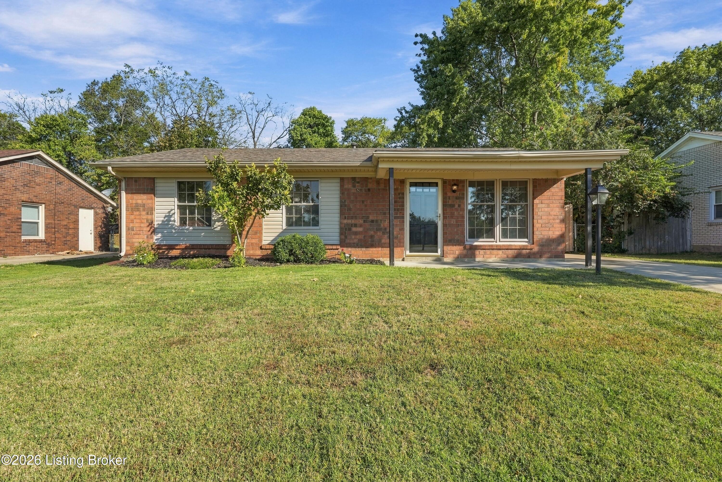 Lake Elkhorn Dr, Louisville, KY 40291