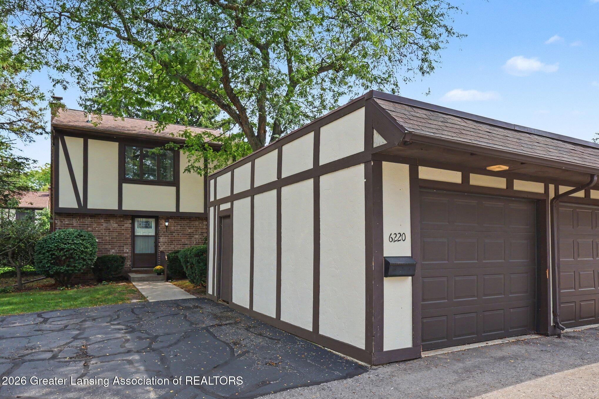 Cobblers Dr, East Lansing, MI 48823