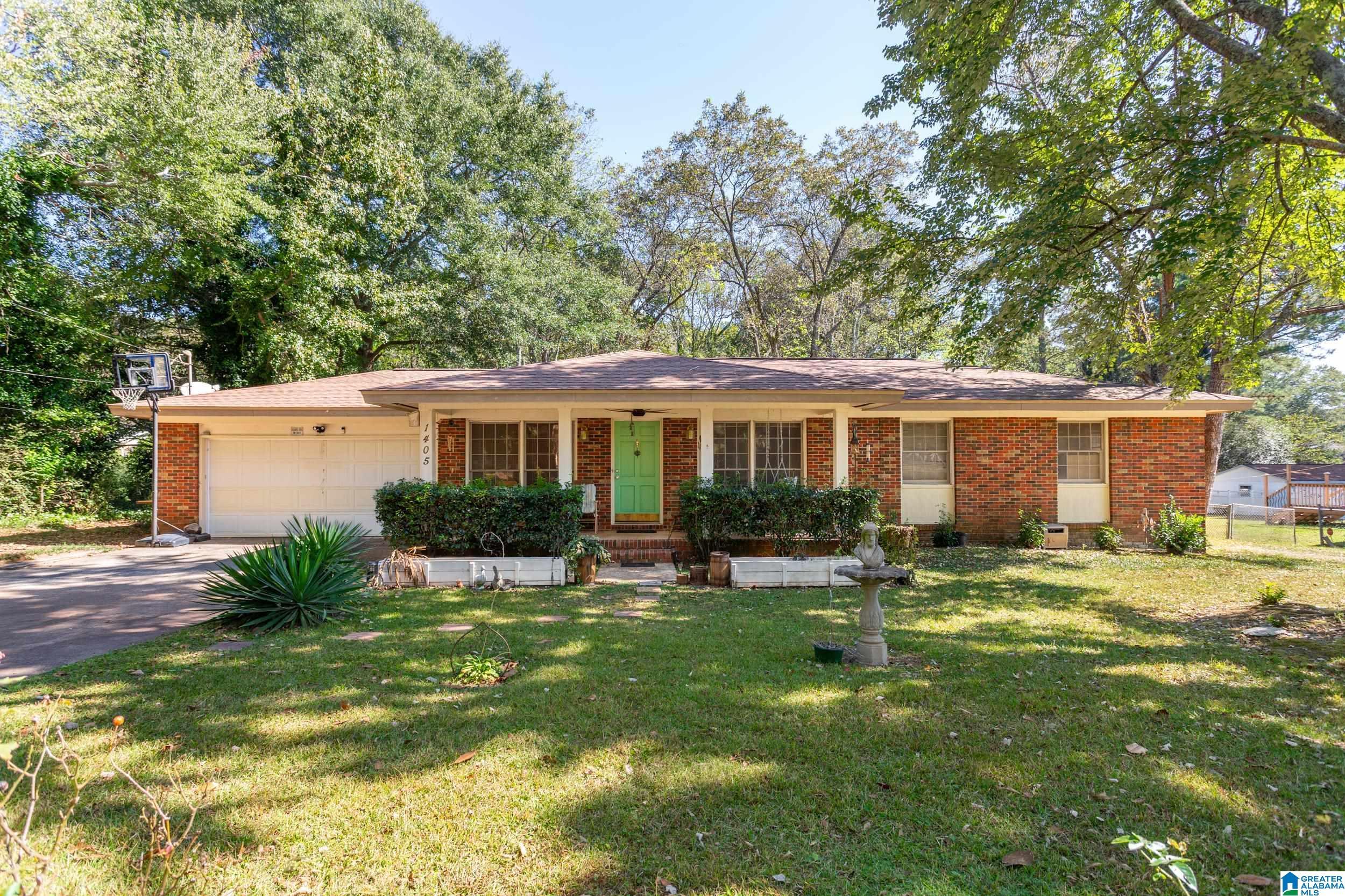 Valley Pl, Anniston, AL 36207