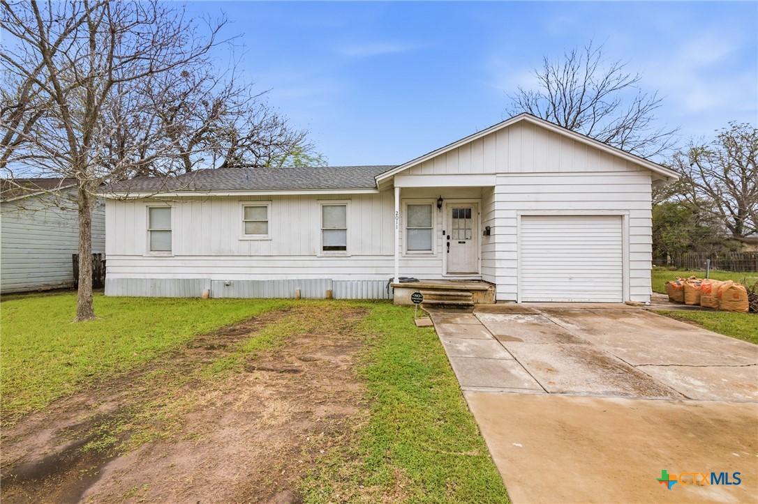 E Crestwood Dr, Victoria, TX 77901