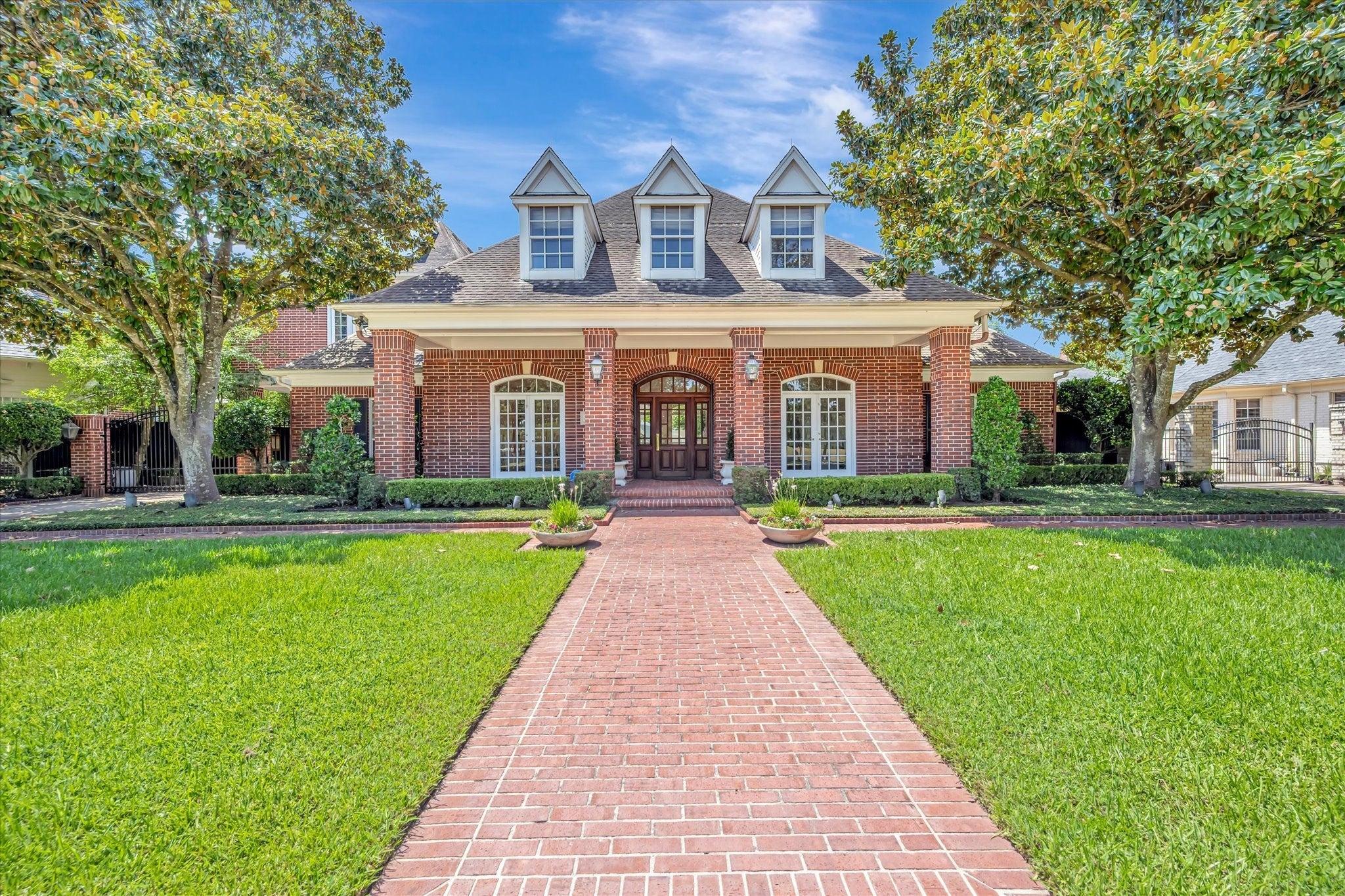 Pineloch Dr, Houston, TX 77062