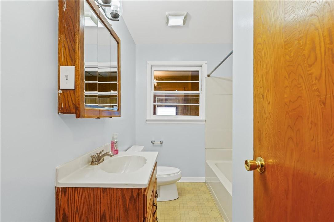 10th St, Charleston, IL 61920