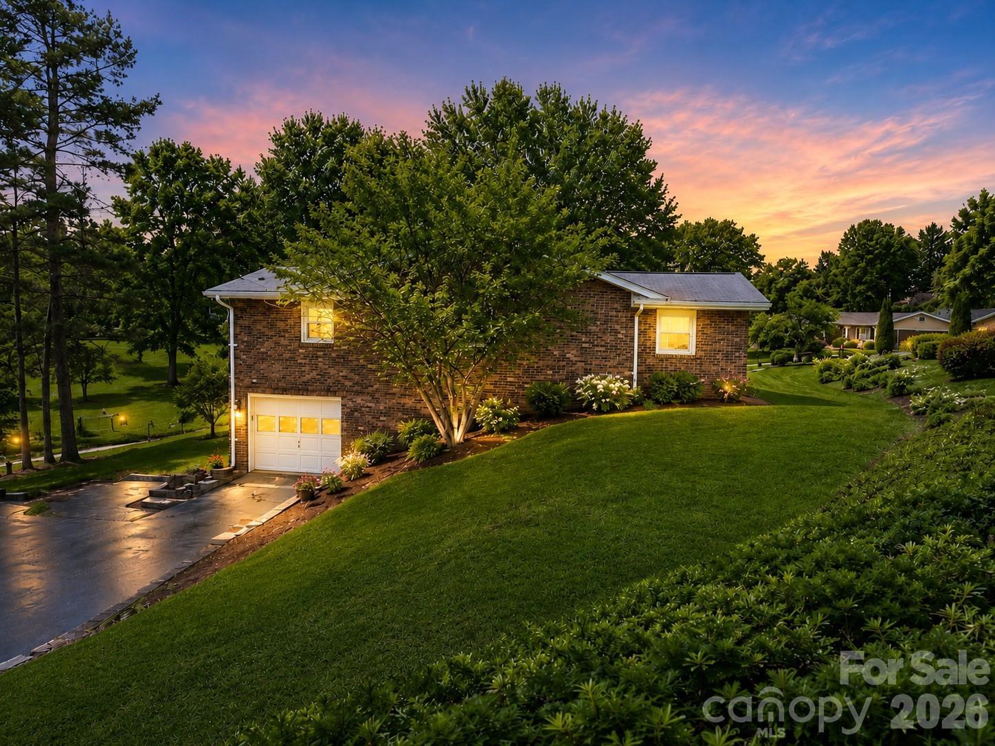 Falling Waters Rd, Hendersonville, NC 28792