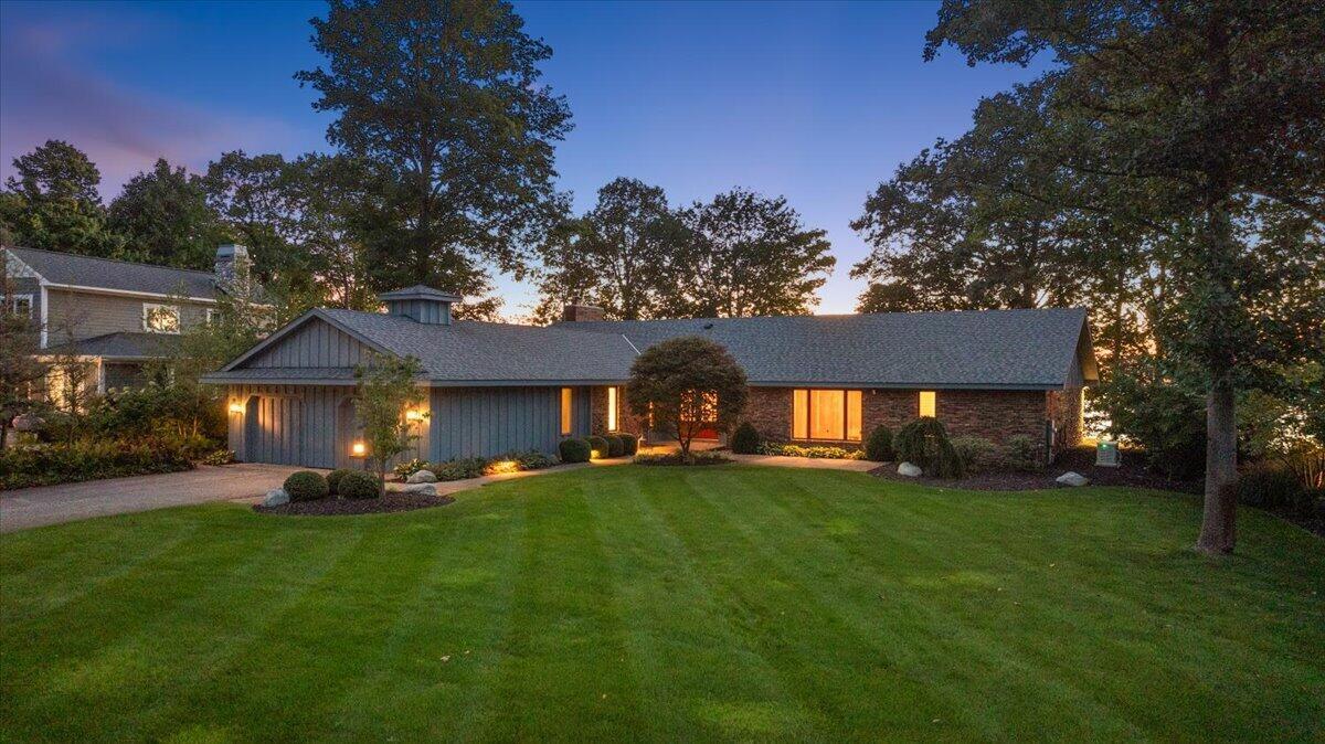 Lakeshore Dr, Fennville, MI 49408