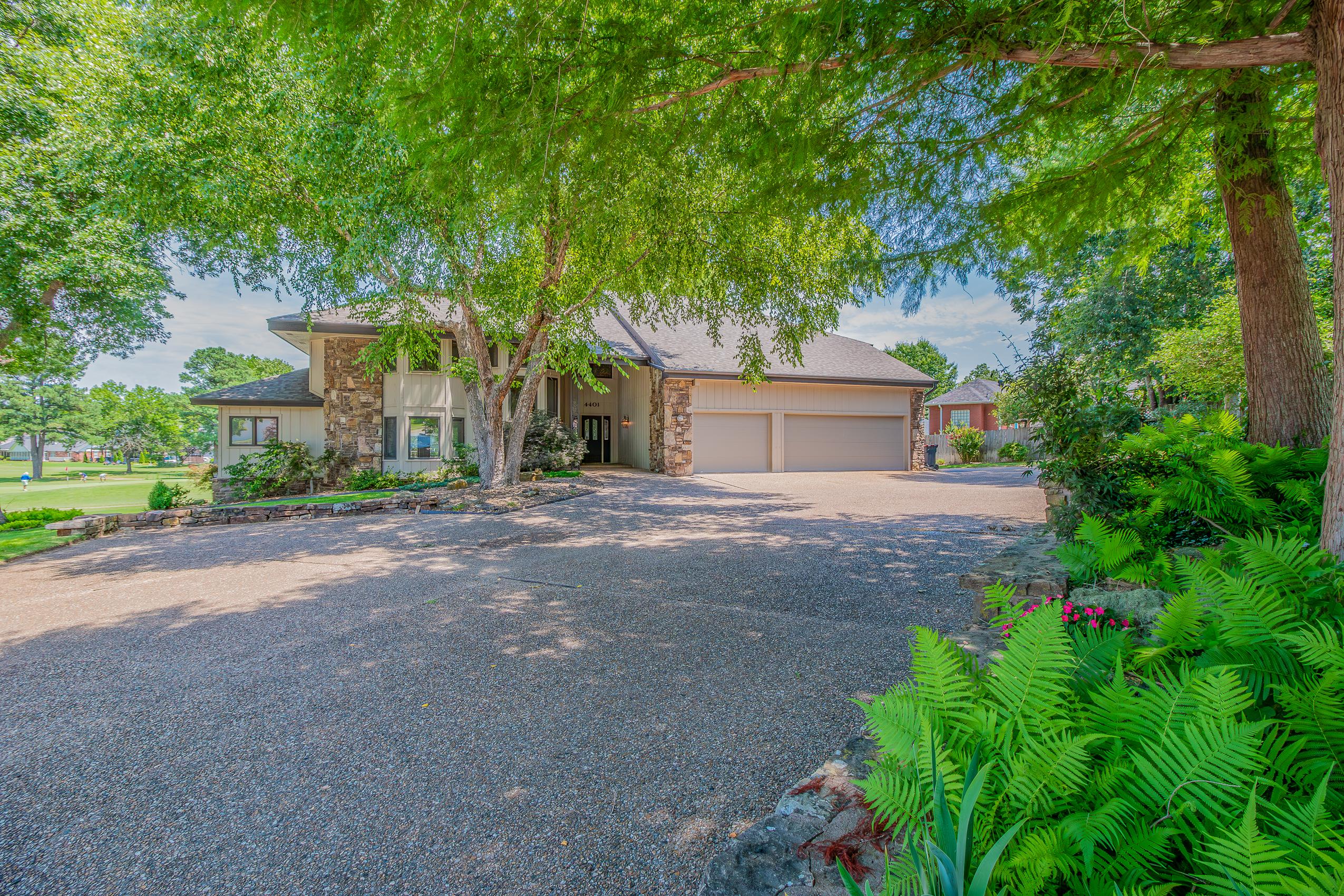 Bogey Dr, Springdale, AR 72764
