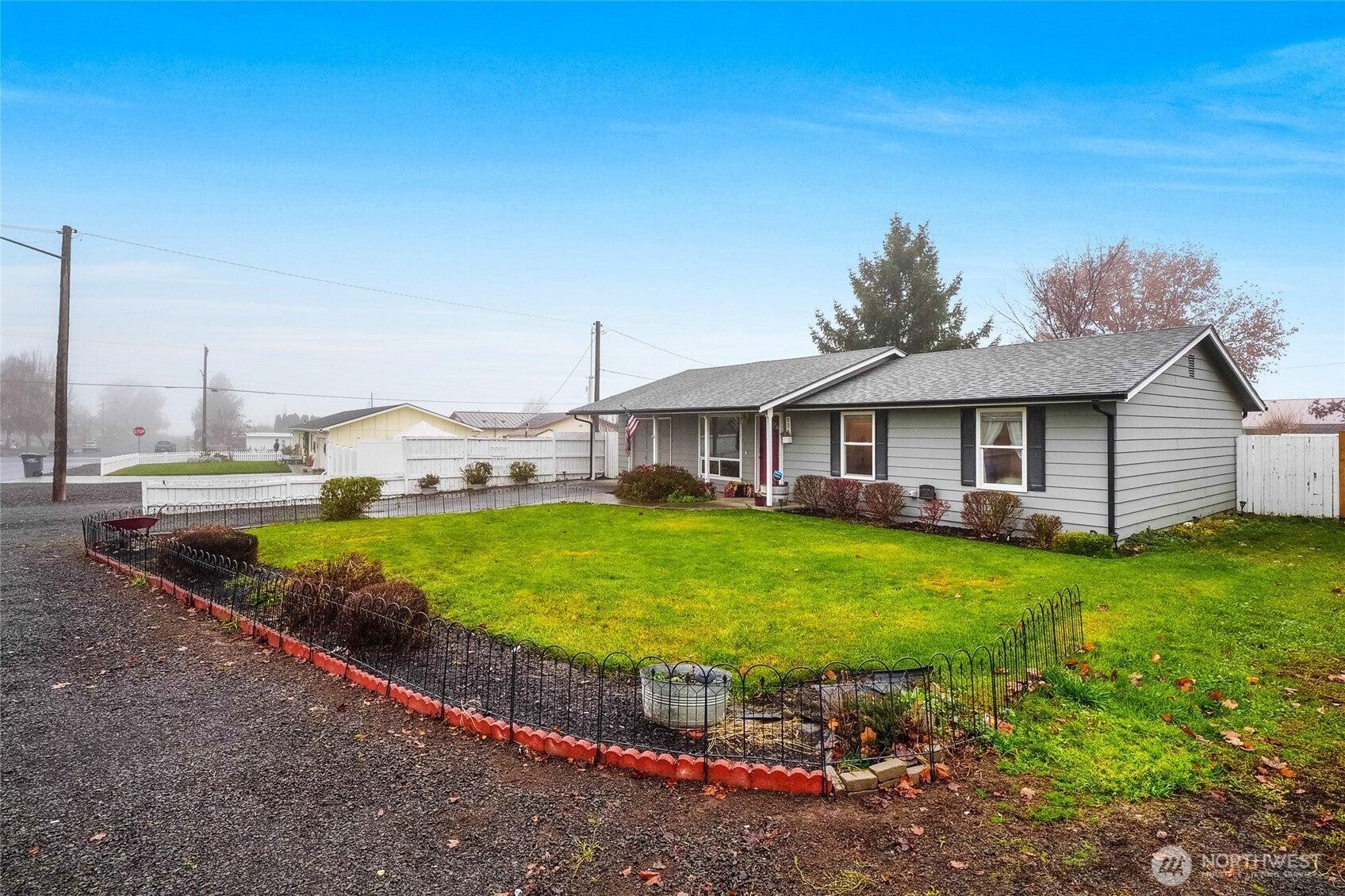 W 8th St, Warden, WA 98857