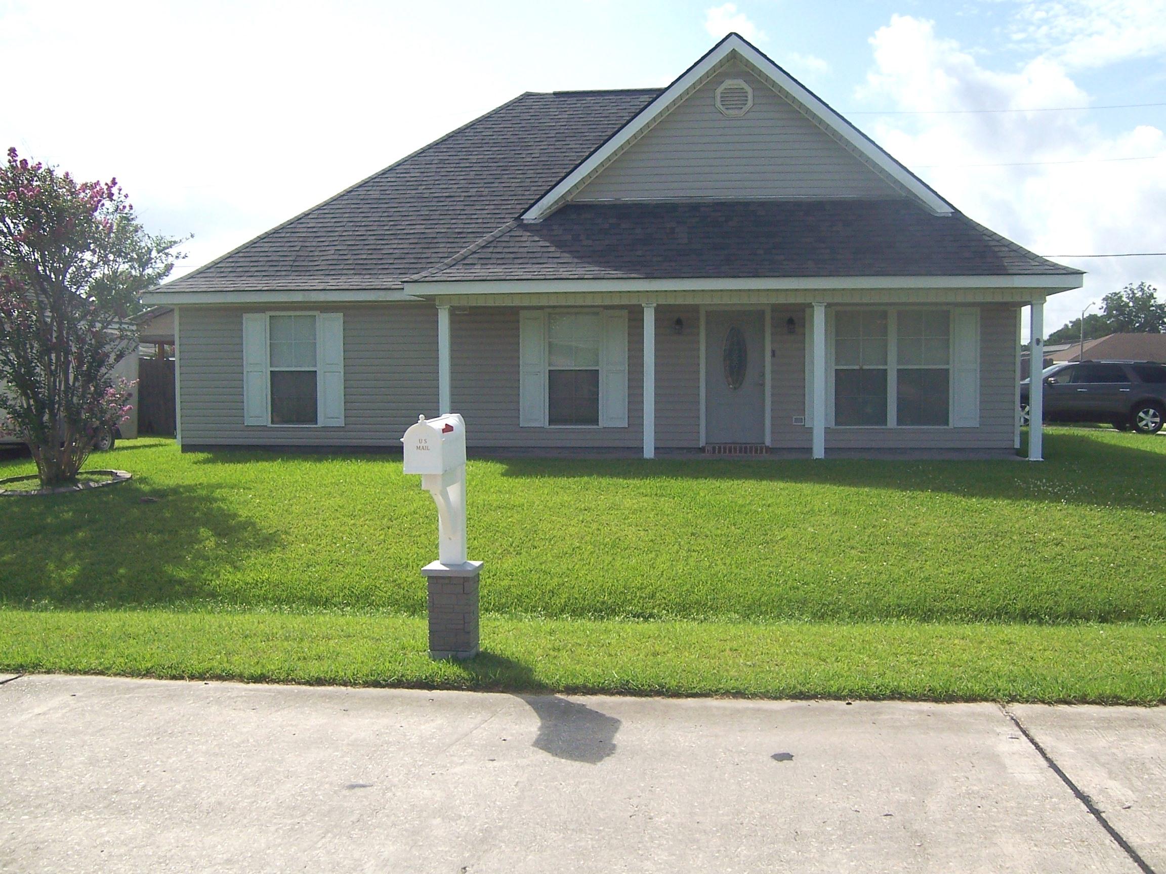 Jennifer St, Gray, LA 70359