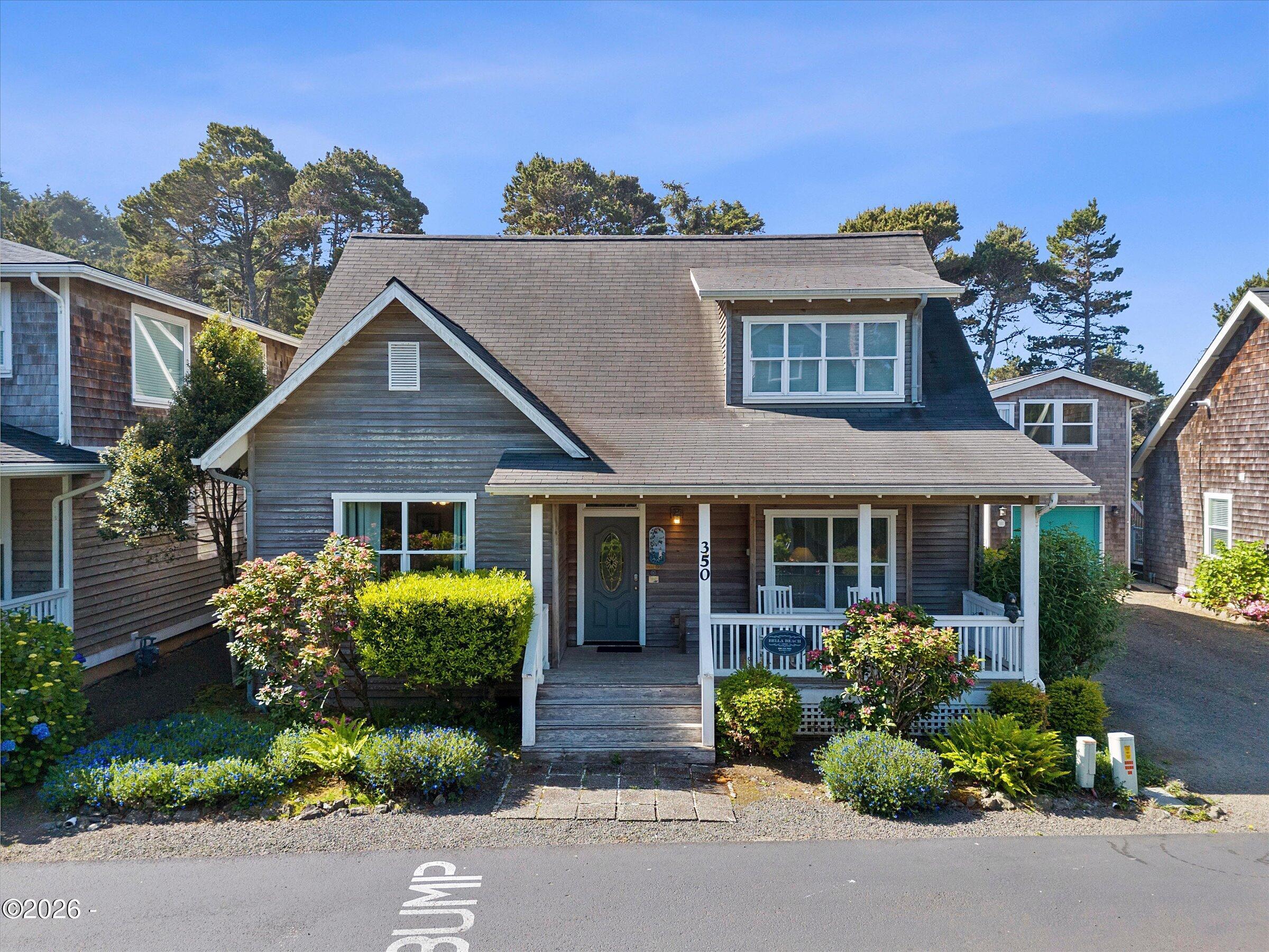 Bella Beach Dr, Depoe Bay, OR 97341