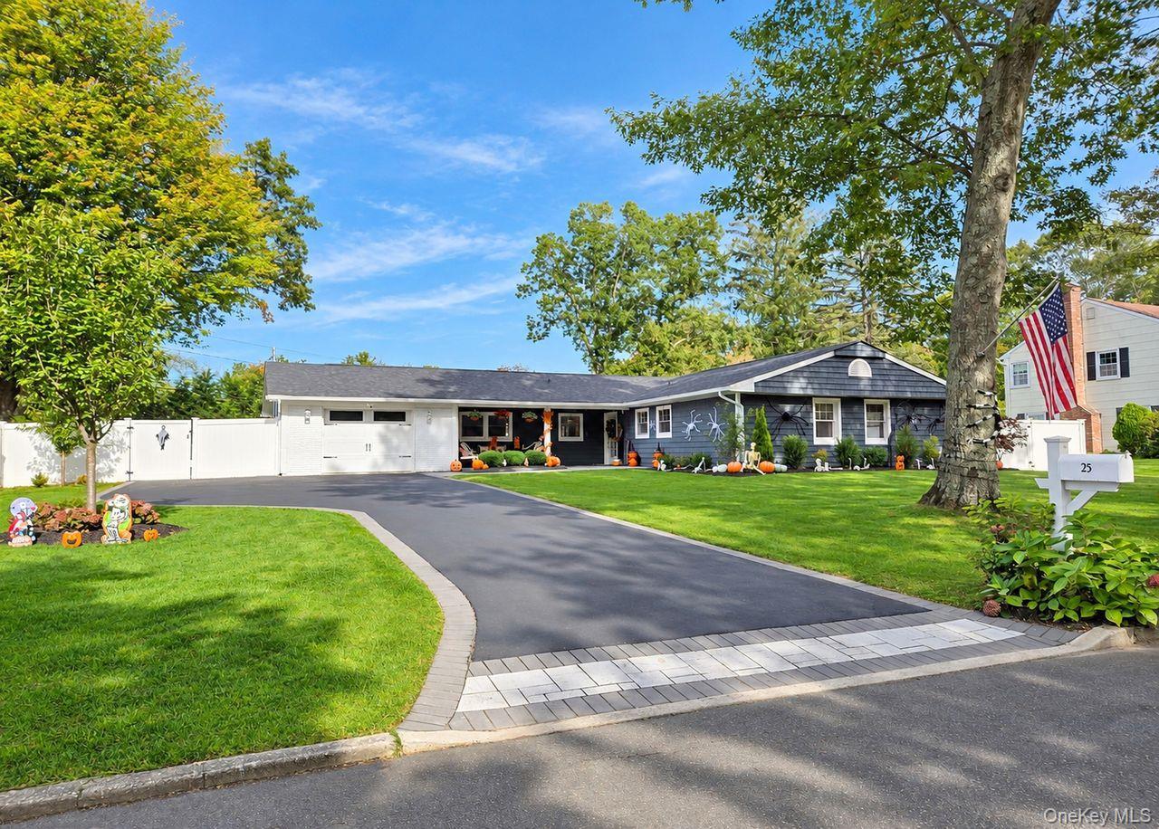 Stratton Ln, Stony Brook, NY 11790