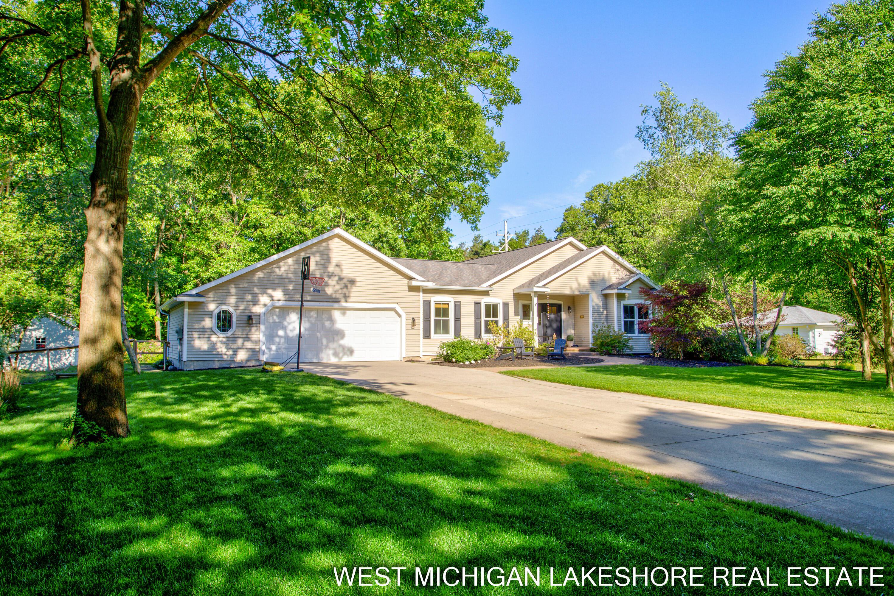 Lorrimar Ln, Saugatuck, MI 49453