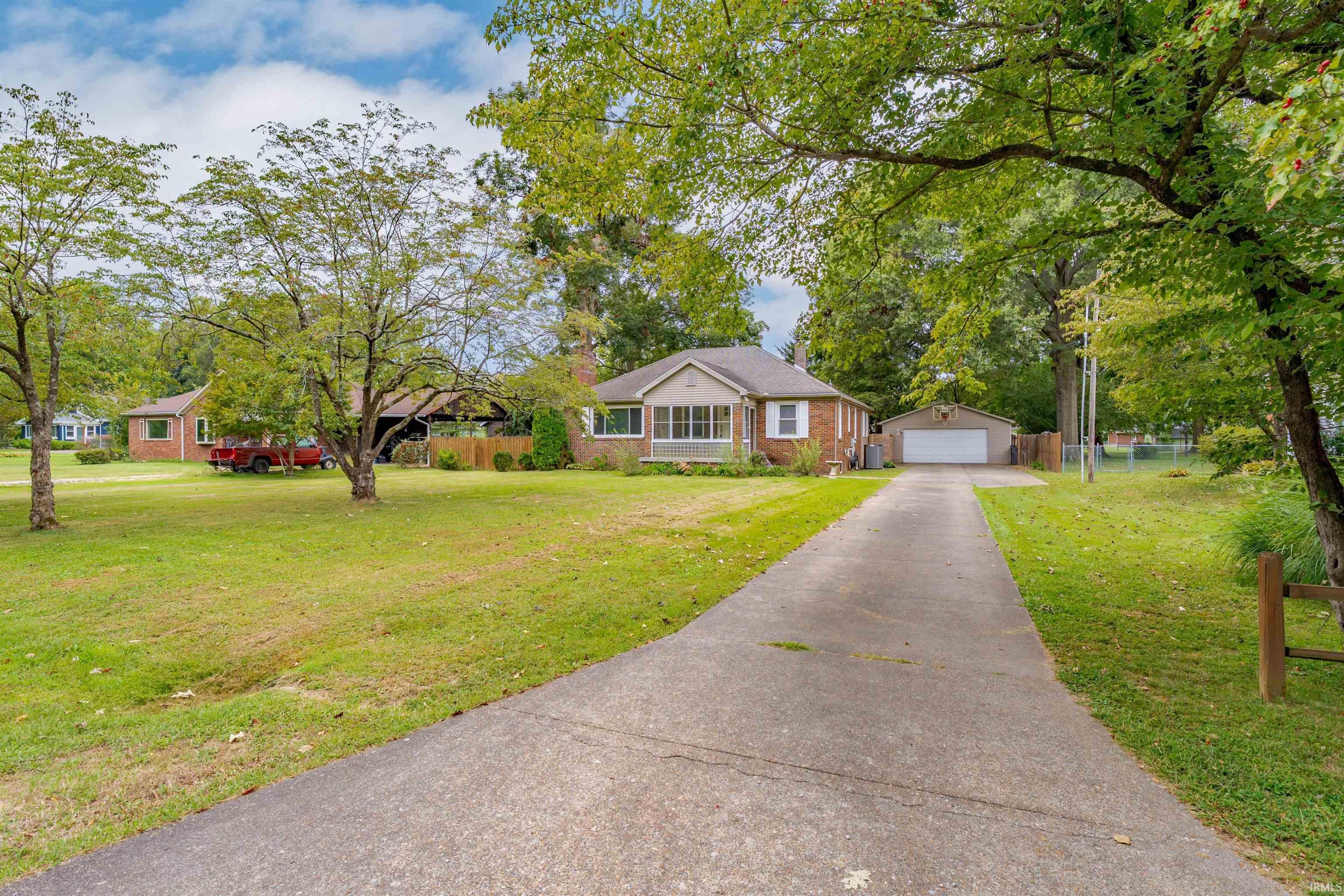 Thompson Ave, Evansville, IN 47715