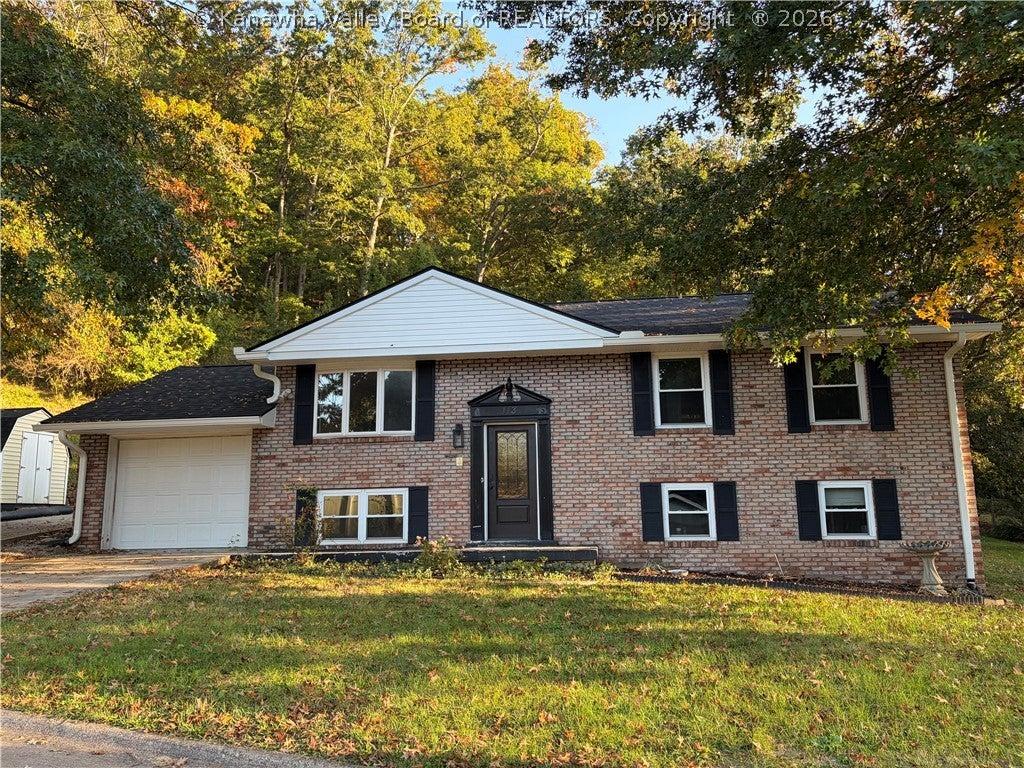 Fairview Dr, Nitro, WV 25143