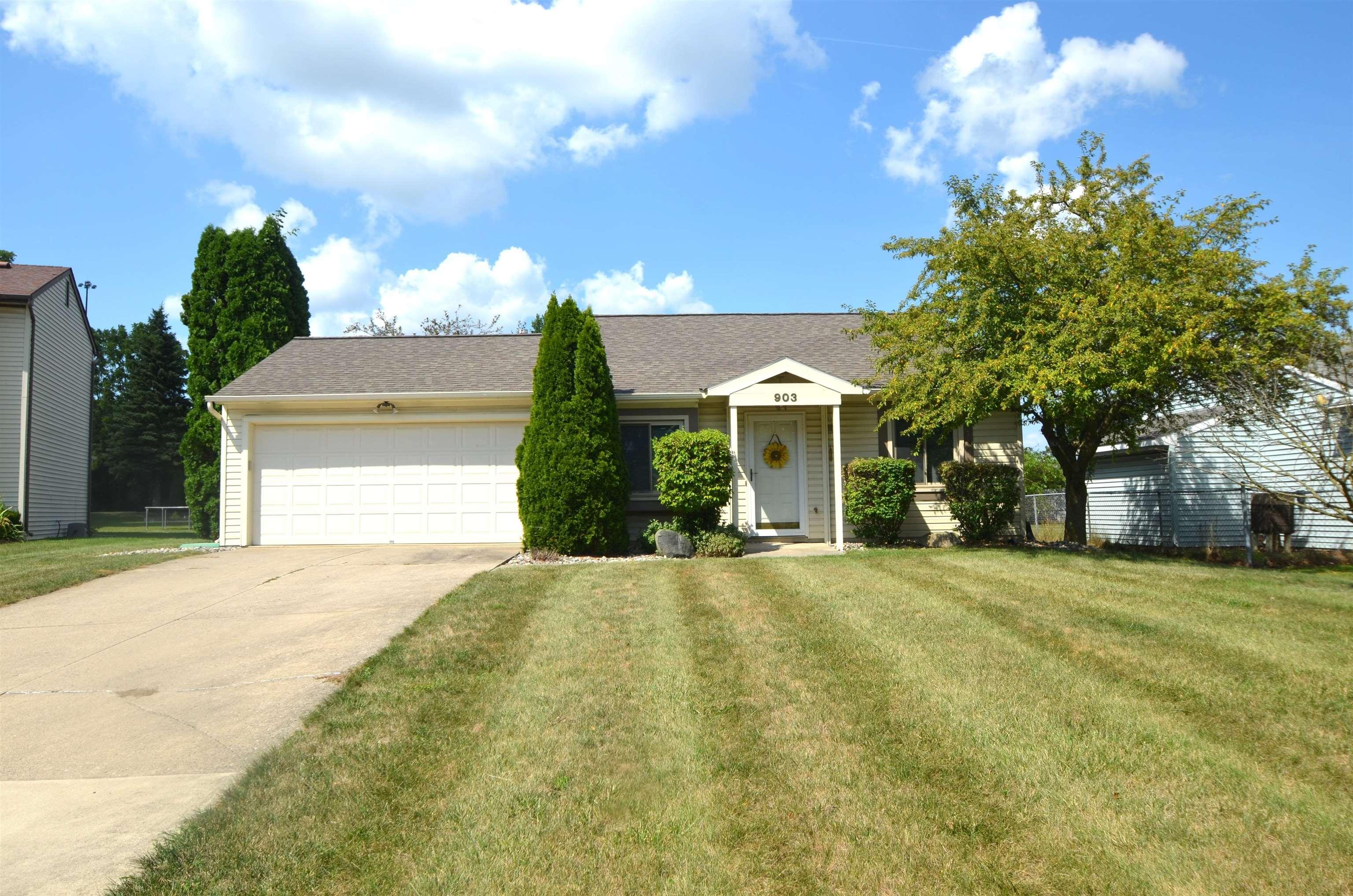 May Pl, Fort Wayne, IN 46825