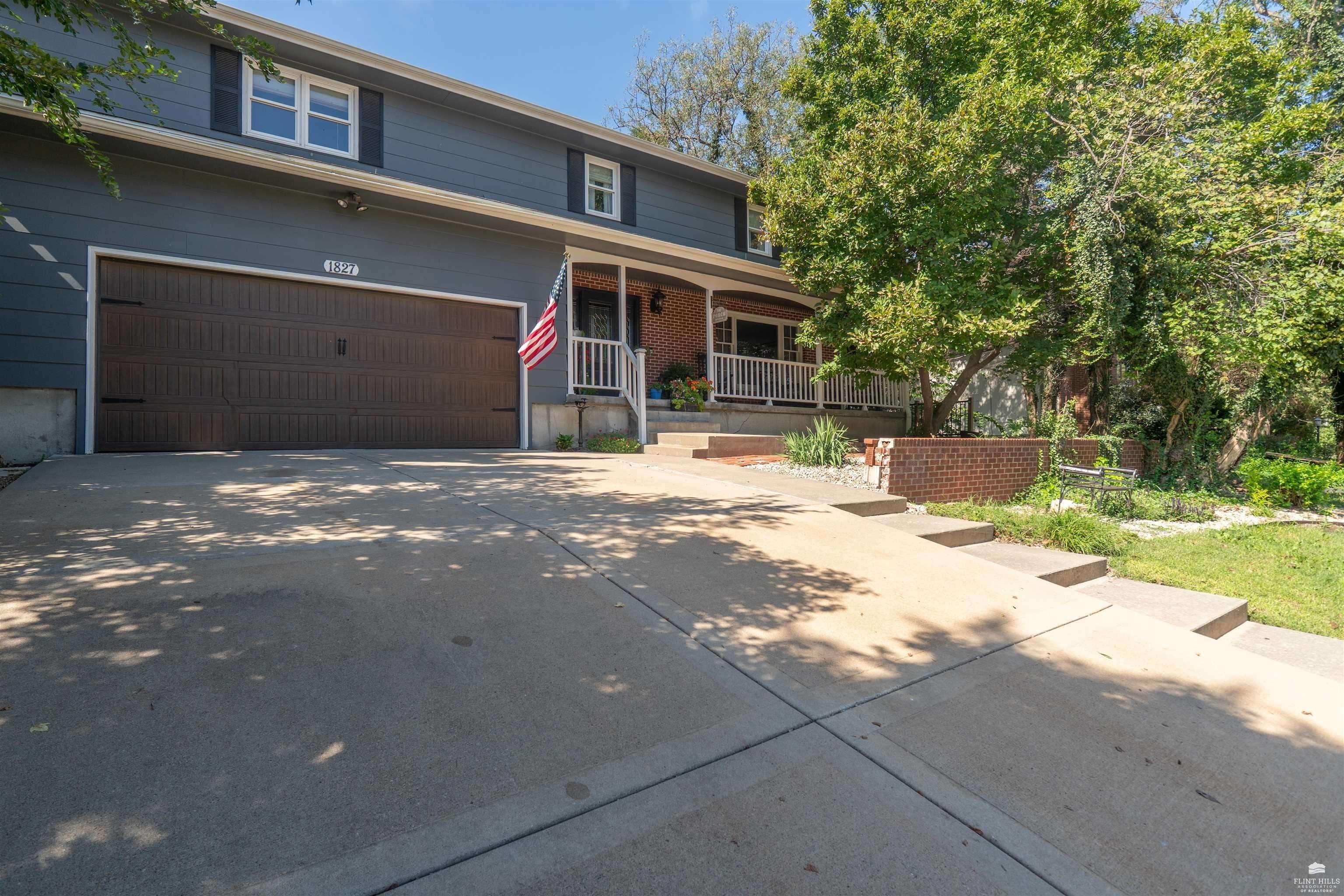 Denholm Dr, Manhattan, KS 66503