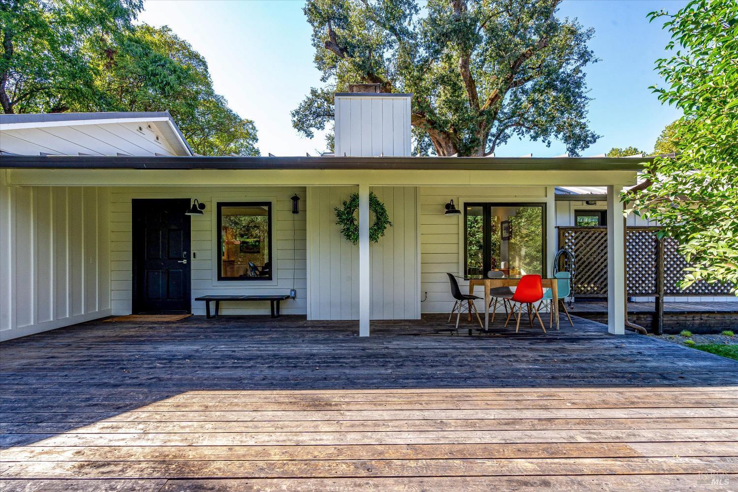 Pratt Ave, Saint Helena, CA 94574