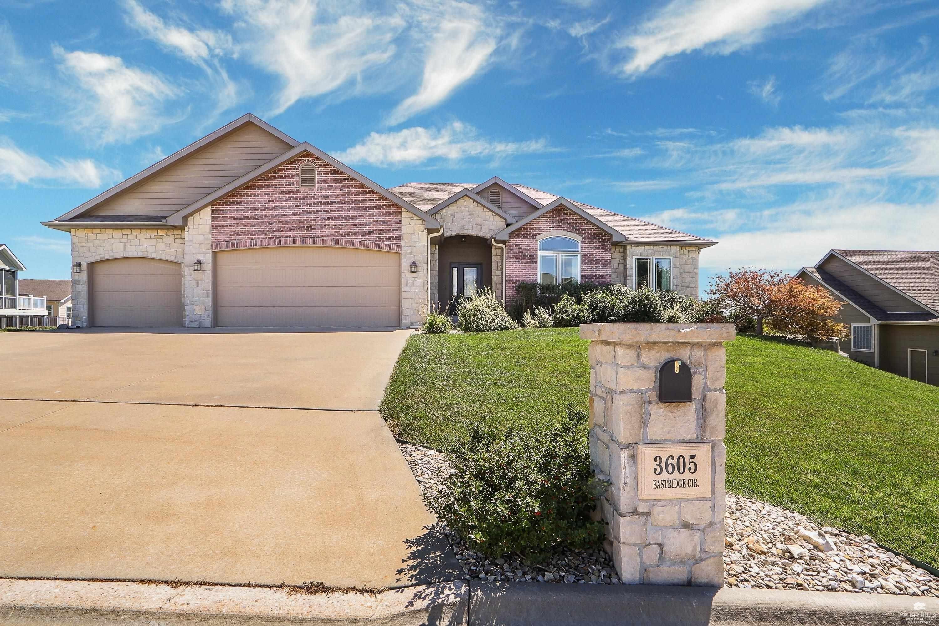 Eastridge Cir, Manhattan, KS 66503