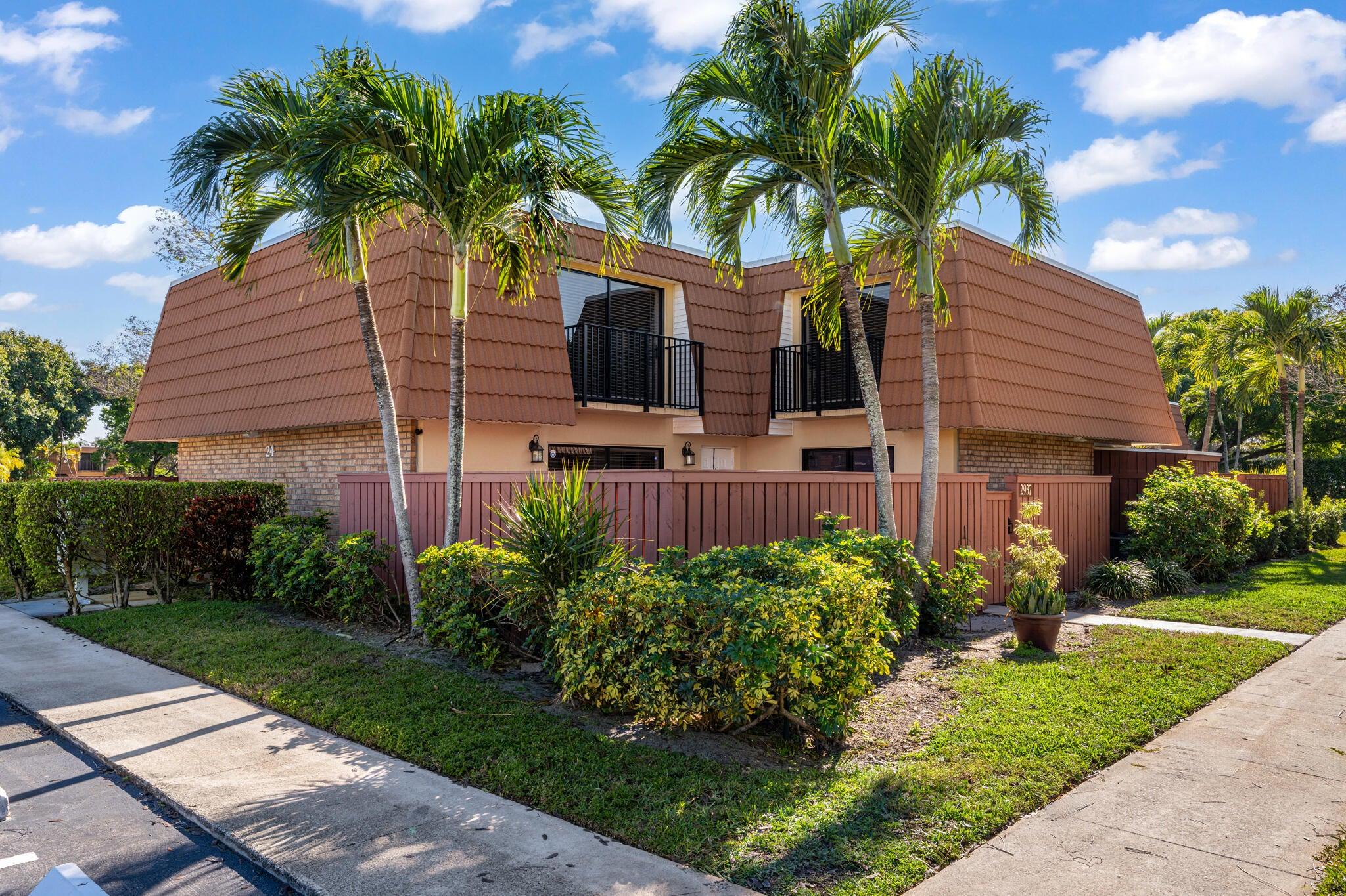 Waterford Dr N, Deerfield Beach, FL 33442