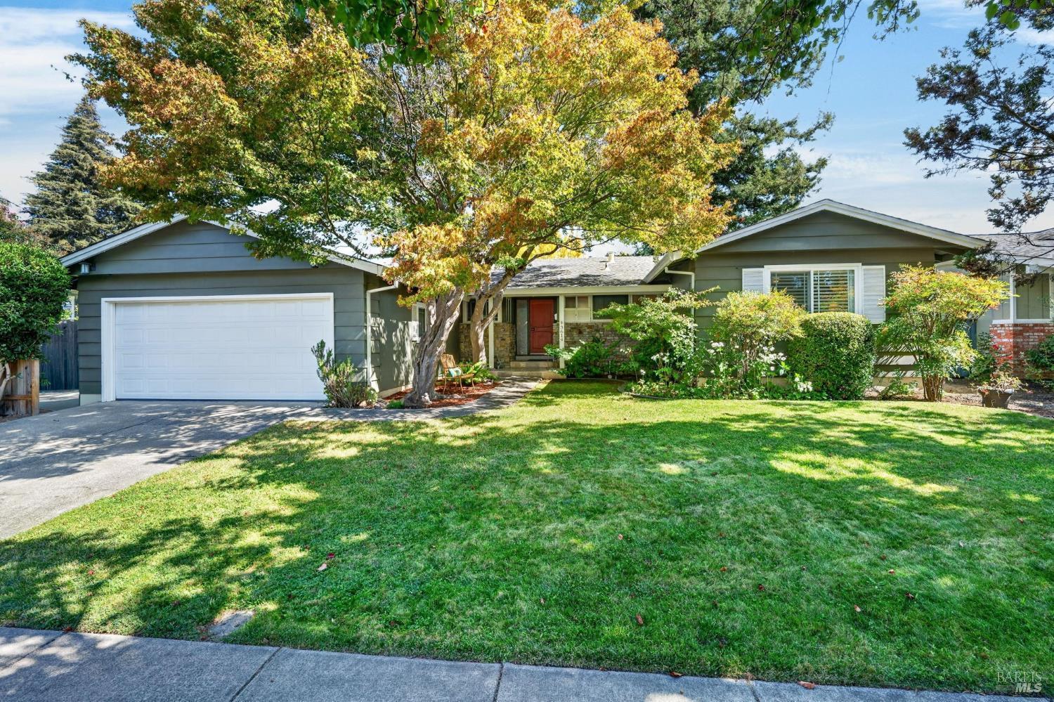 Newark Dr, Napa, CA 94558