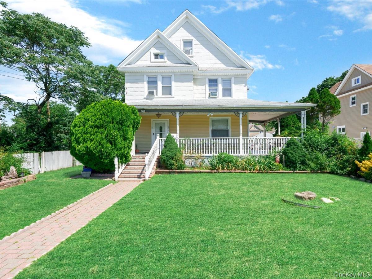 Russell Pl, Freeport, NY 11520