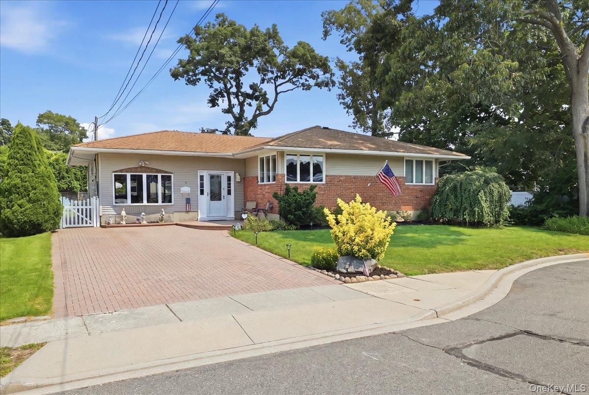 6th Ave, Farmingdale, NY 11735