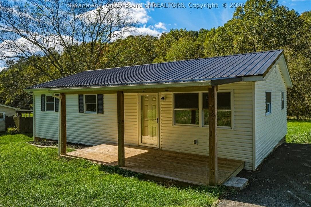 N Claylick Rd, Ravenswood, WV 26164