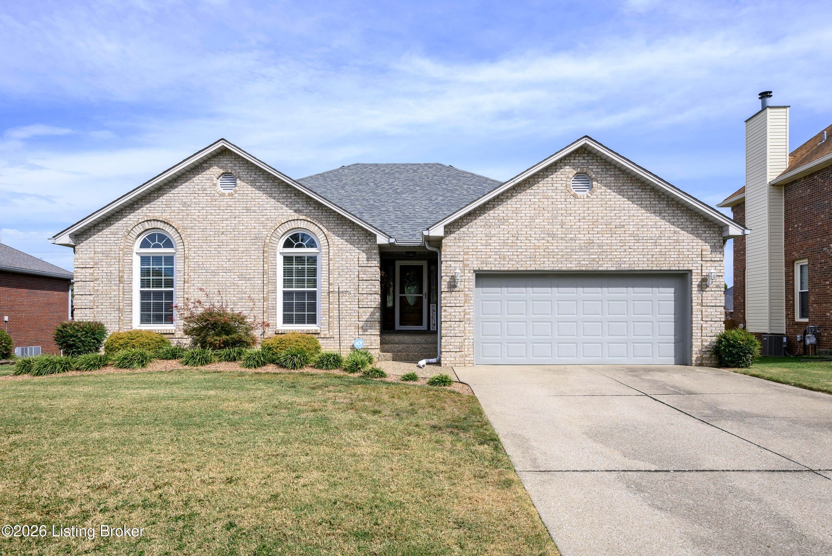 Hunters Point Cir, Louisville, KY 40216