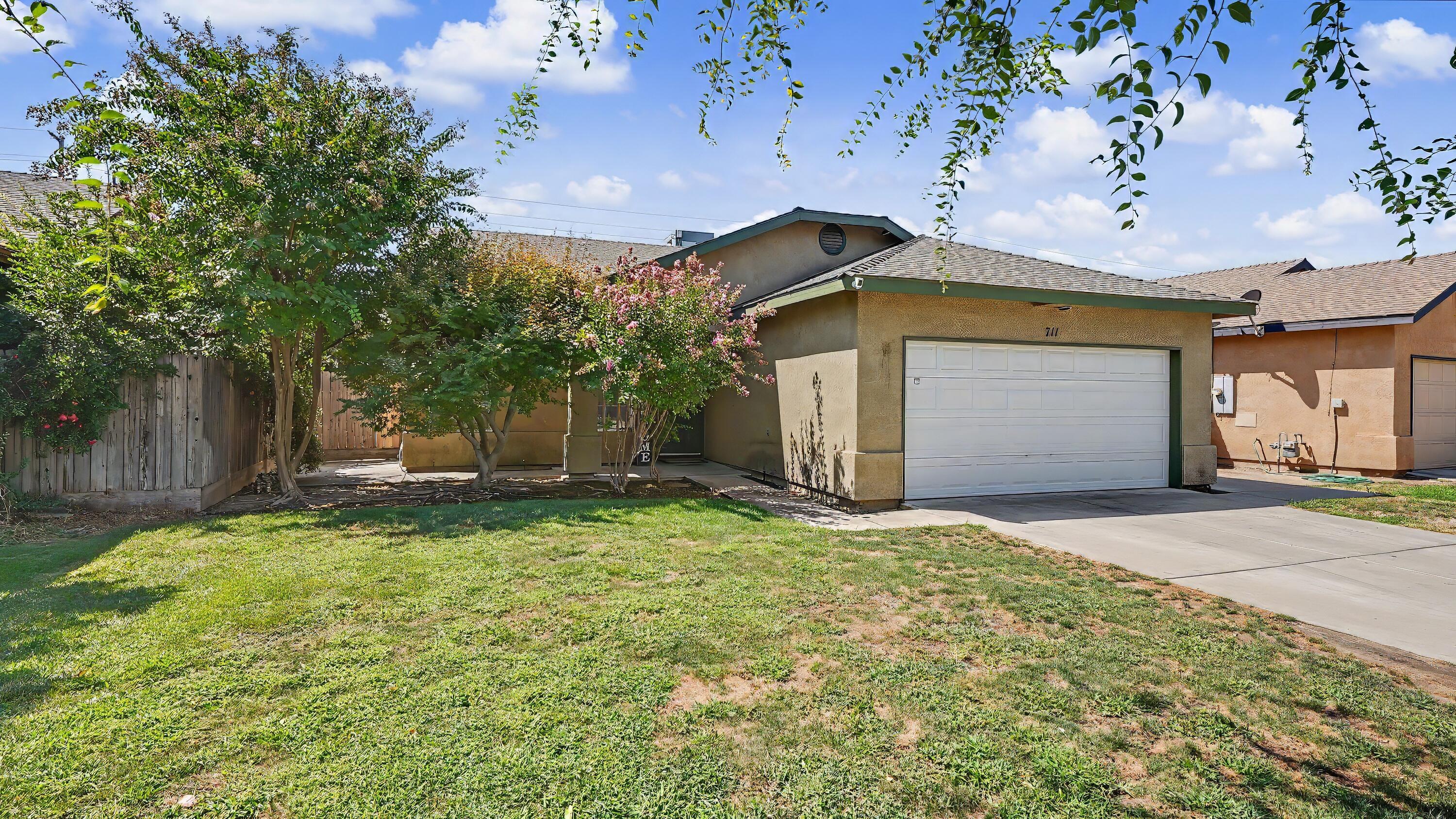 W Anissa St, Farmersville, CA 93223