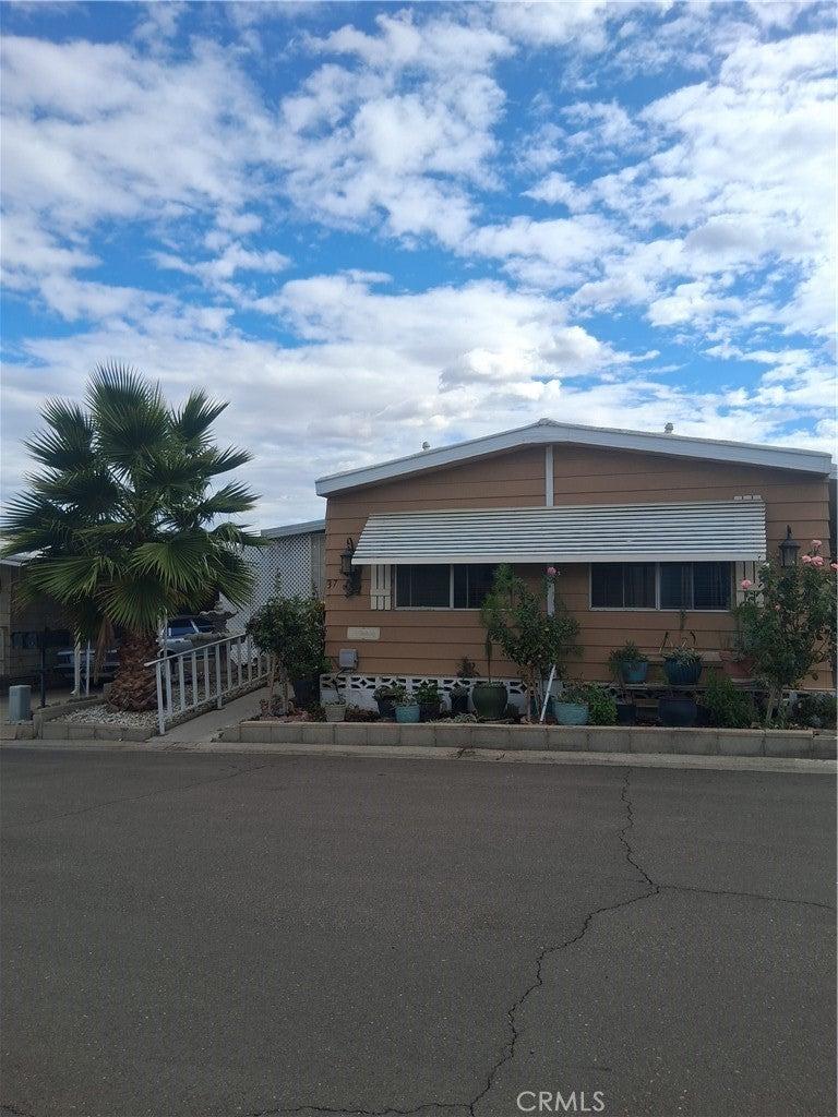 Waalew Rd, Apple Valley, CA 92307